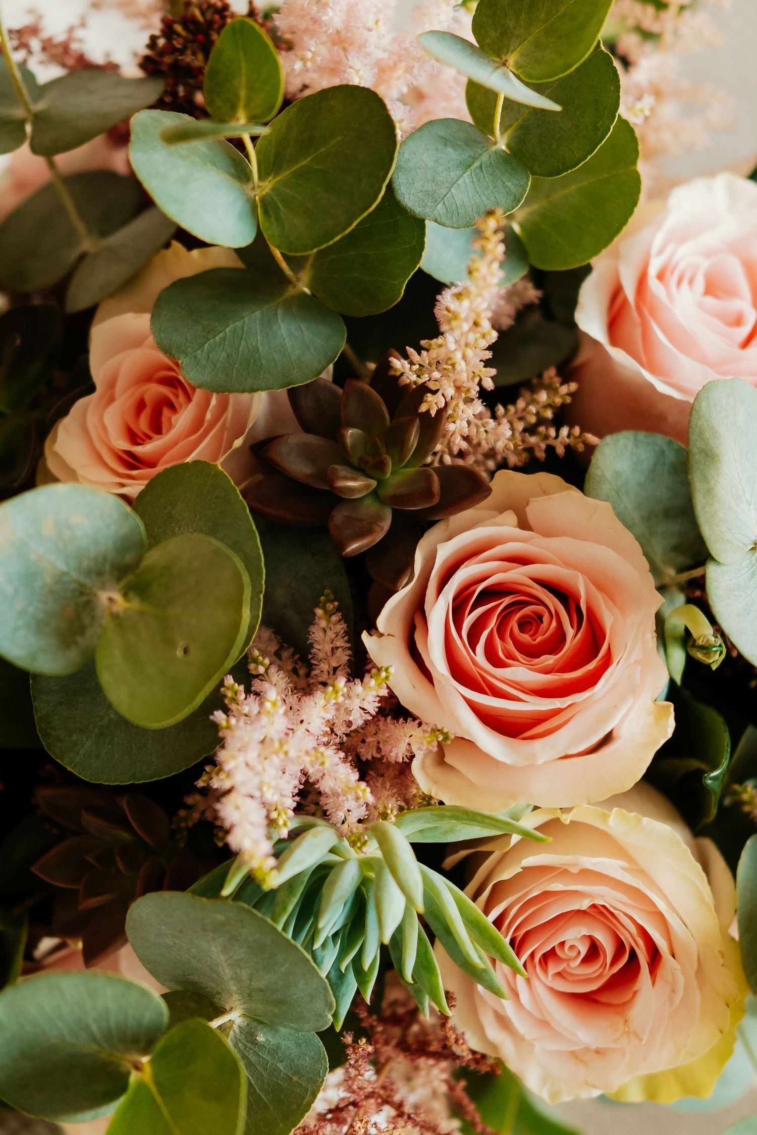 Ramo de novia con flores y la luz de Cádiz