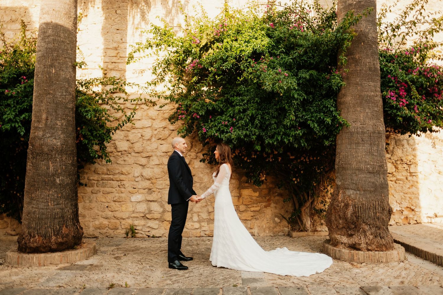 novios posando en Vejer, Roberto Pecino fotógrafo