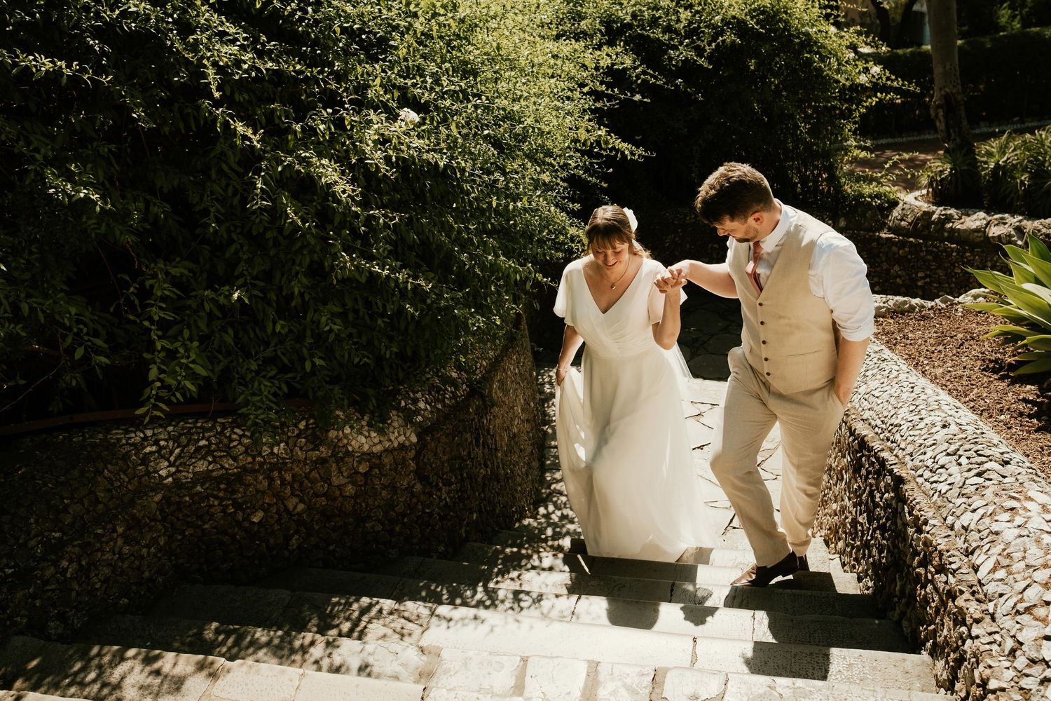 Momento de complicidad de Jenna y Liam en Gibraltar, fotografía sin posados, Roberto Pecino