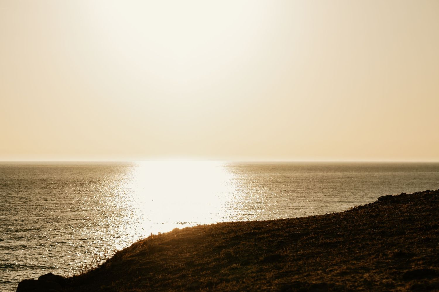 Vista panorámica del horizonte oceánico al atardecer Faro de Trafalgar Roberto Pecino