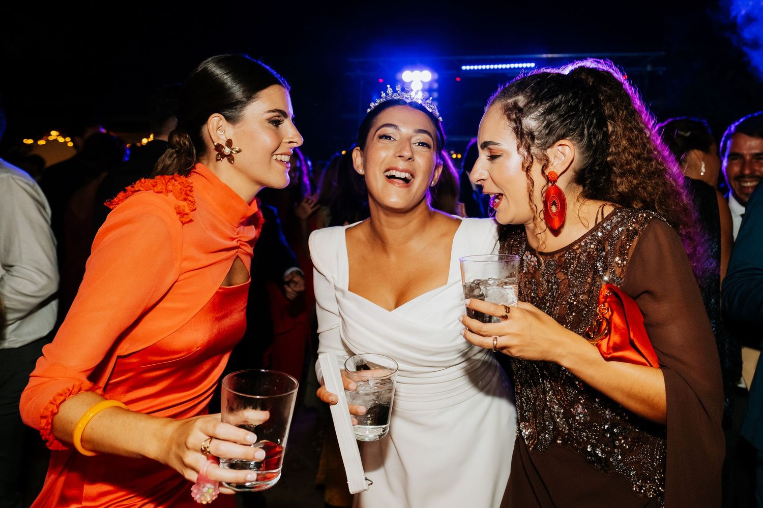 Iluminación espectacular de Diego Macías DJ para baile de boda en el sur