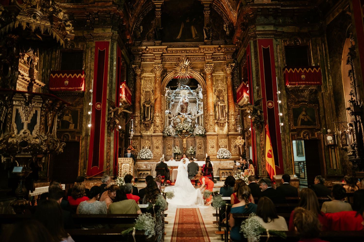 Planos generales del altar mayor decorado para la ceremonia de Inma y Juanfri, Roberto Pecino Fotógrafo