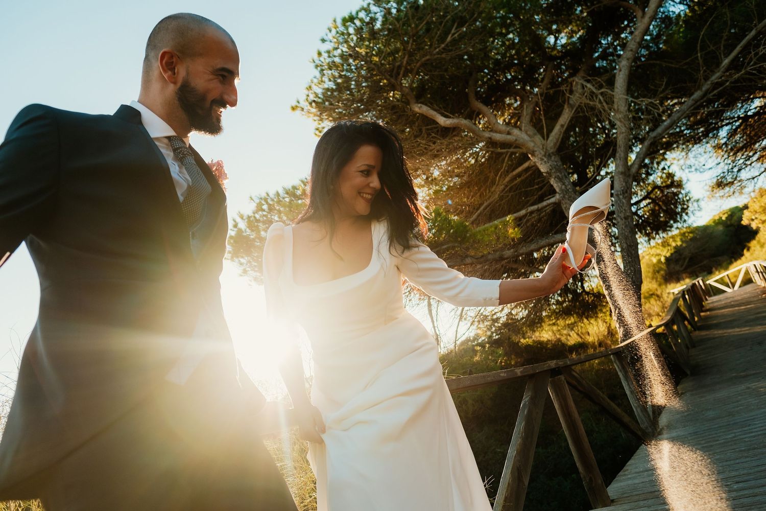 Sesión postboda en la playa de Bolonia Cádiz Roberto Pecino fotografía de autor editorial