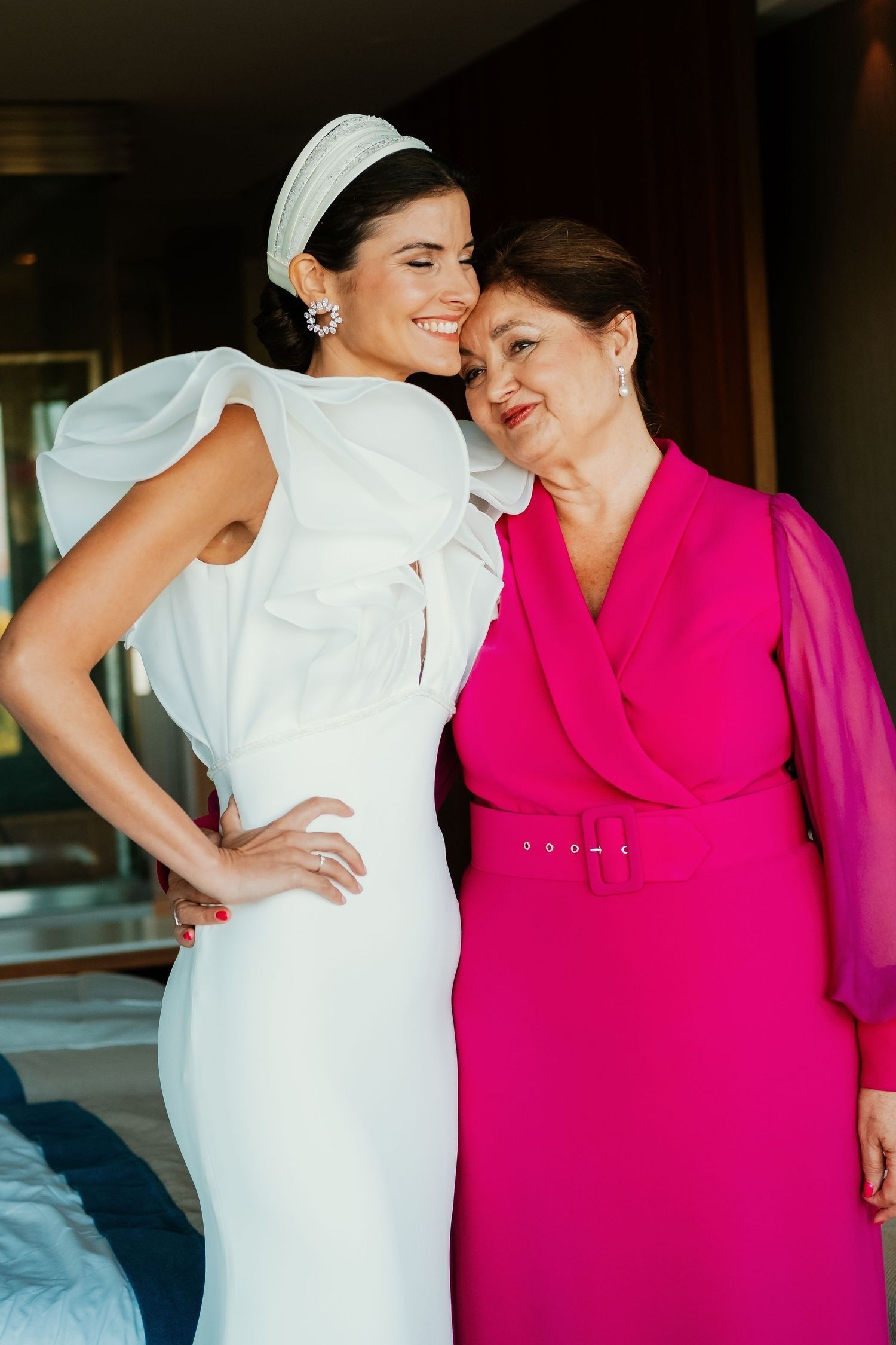 María Isabel y su madre en un gesto cariñoso