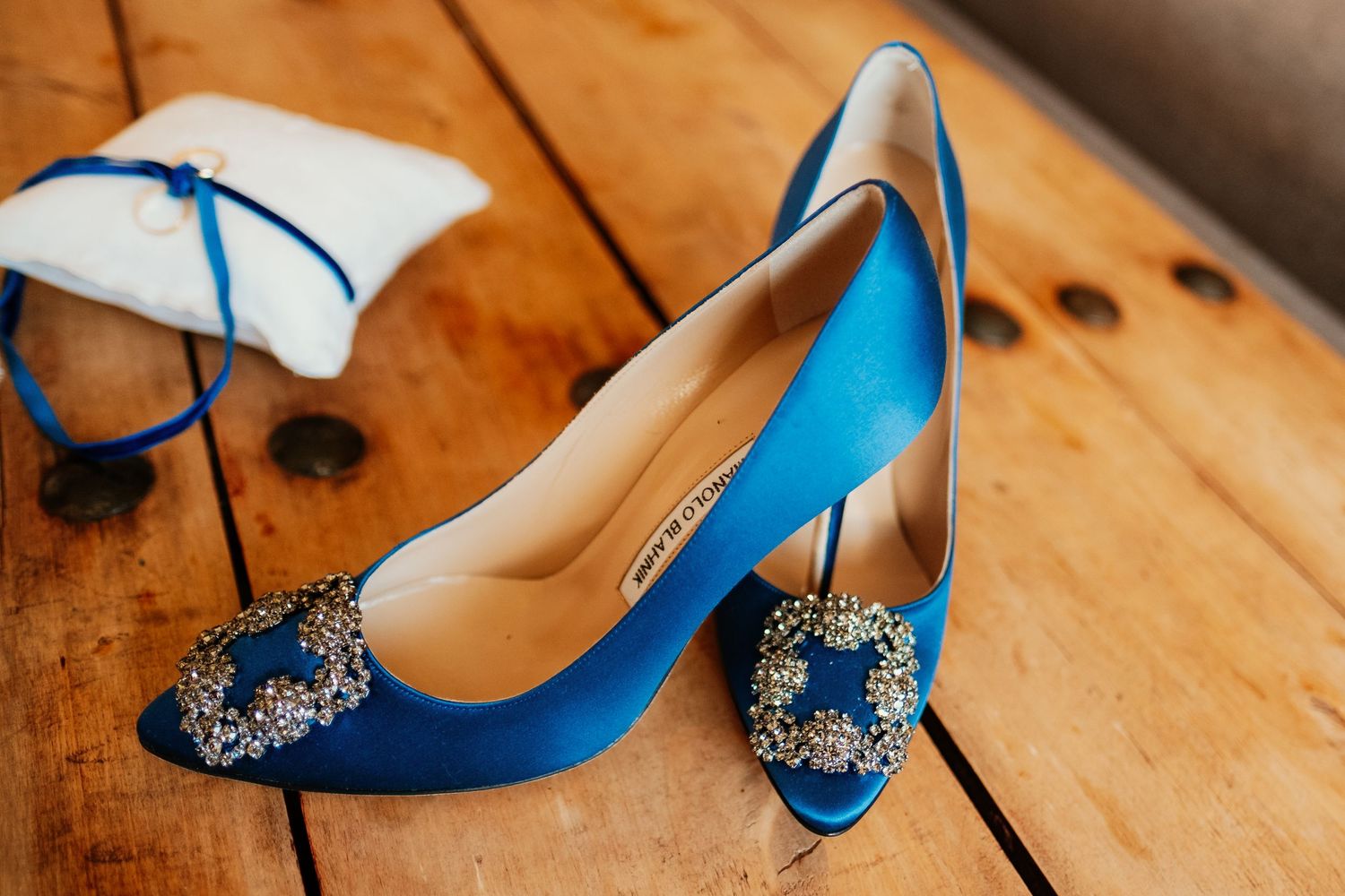Detalle de los zapatos de novia diseño de Manolo Blahnik