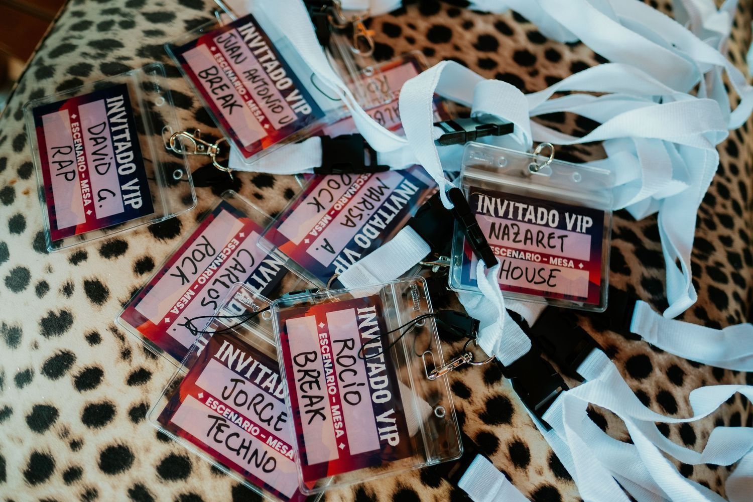 acreditaciones personalizadas boda festival wakana lake detalles exclusivos