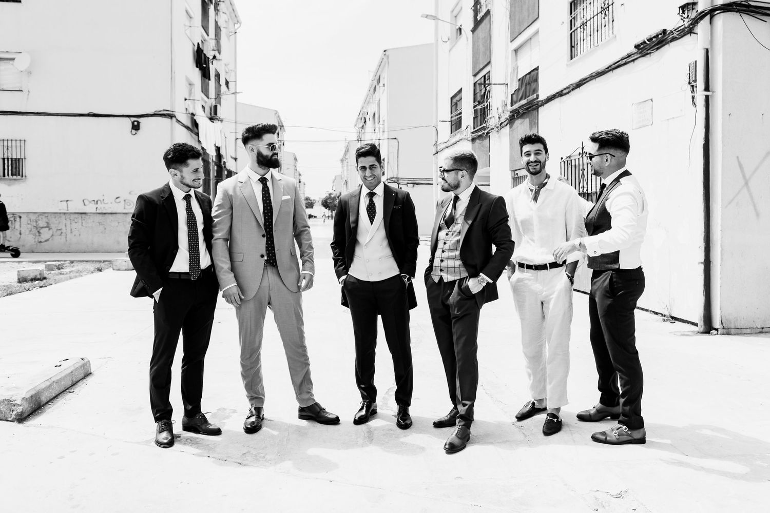 Robado del novio con los amigos, Fotografia documental de boda