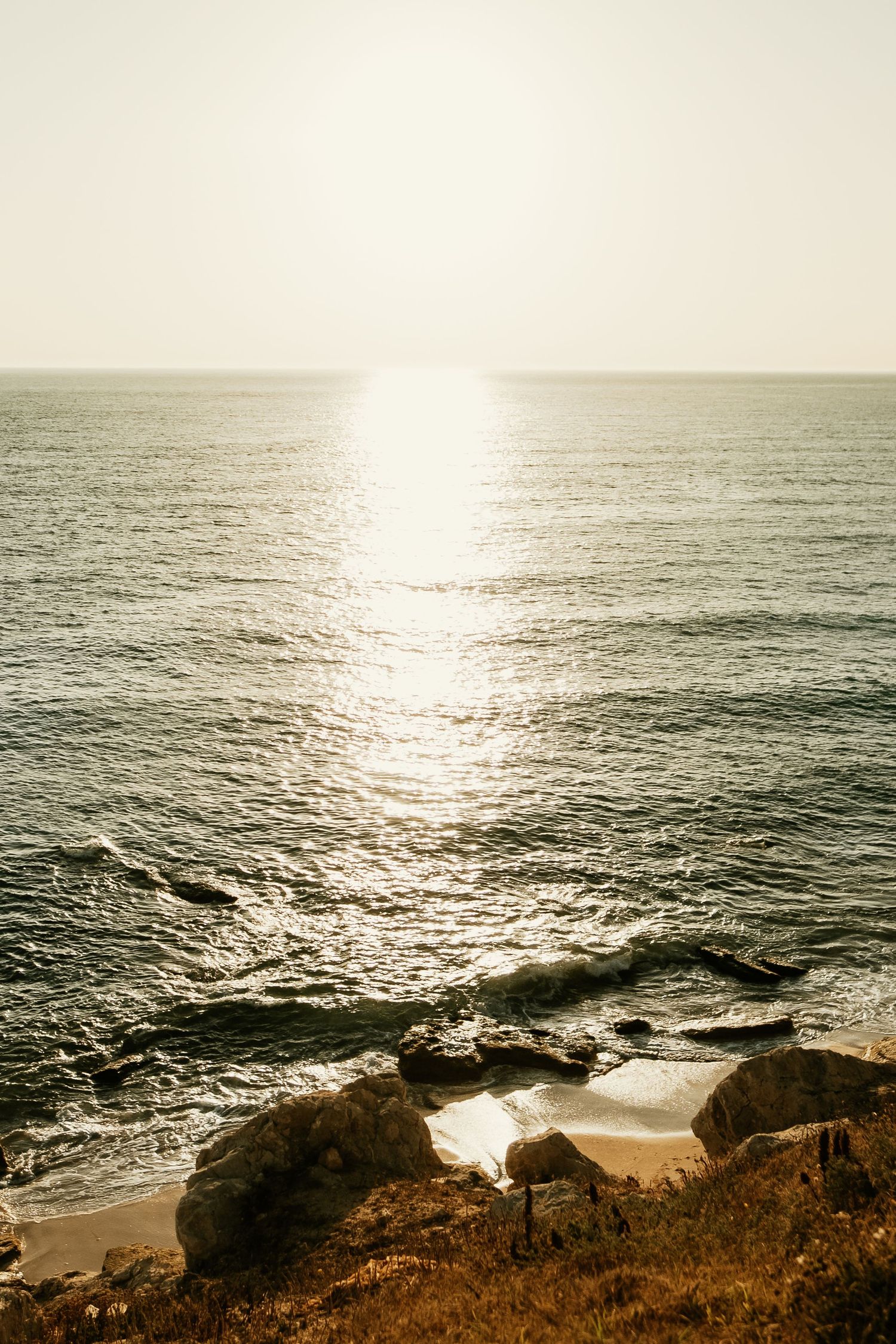 Postal del atardecer con luz dorada desde el Faro de Trafalgar Laura y Fernando Roberto Pecino