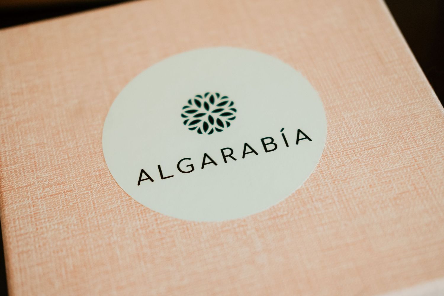 Algarabía Tocados, artesanía y joyería para novias en boda andaluza