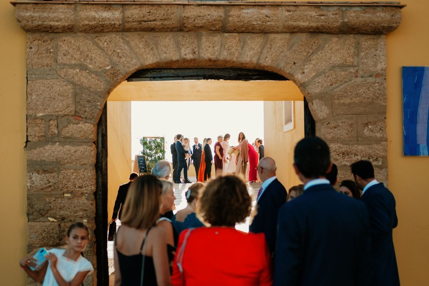 Ceremonia de boda al aire libre con vistas inigualables a la Caleta Cádiz