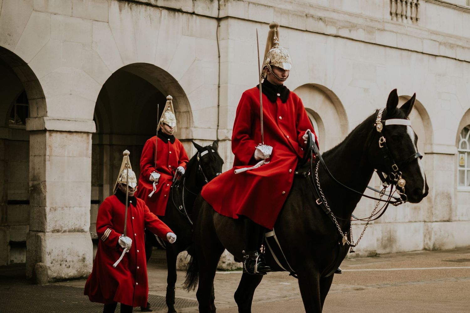 Fotografía documental y estética editorial, caballos y Guardia Real en Londres, Roberto Pecino Fotógrafo