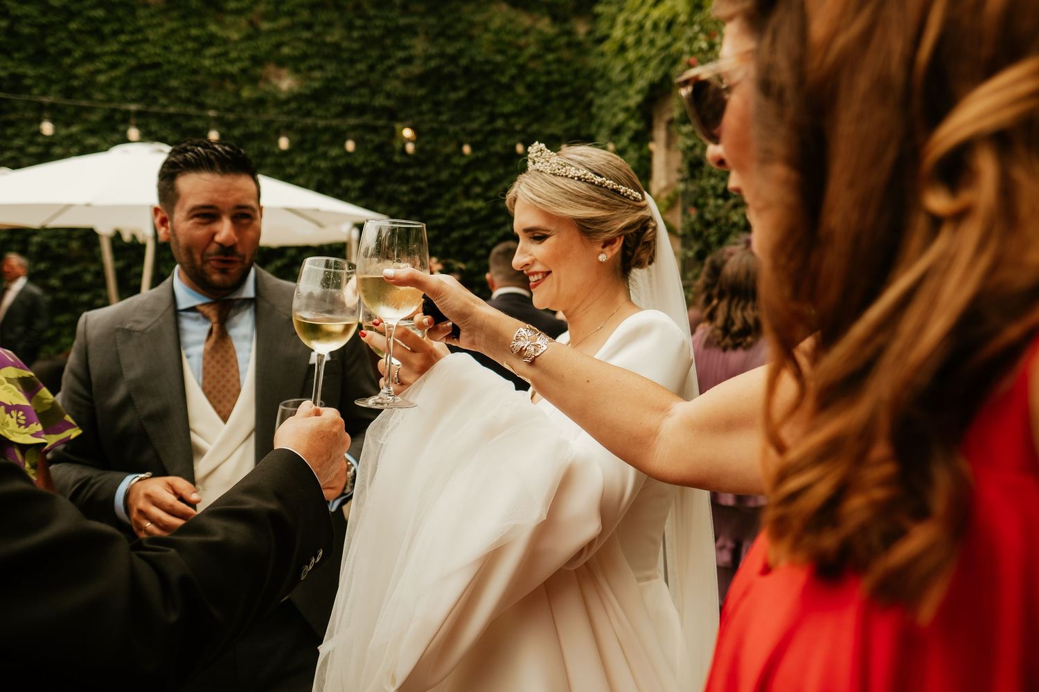 Brindis de los novios con sus amigos íntimos al inicio del cóctel en Sánchez Romate, Roberto Pecino Fotógrafo