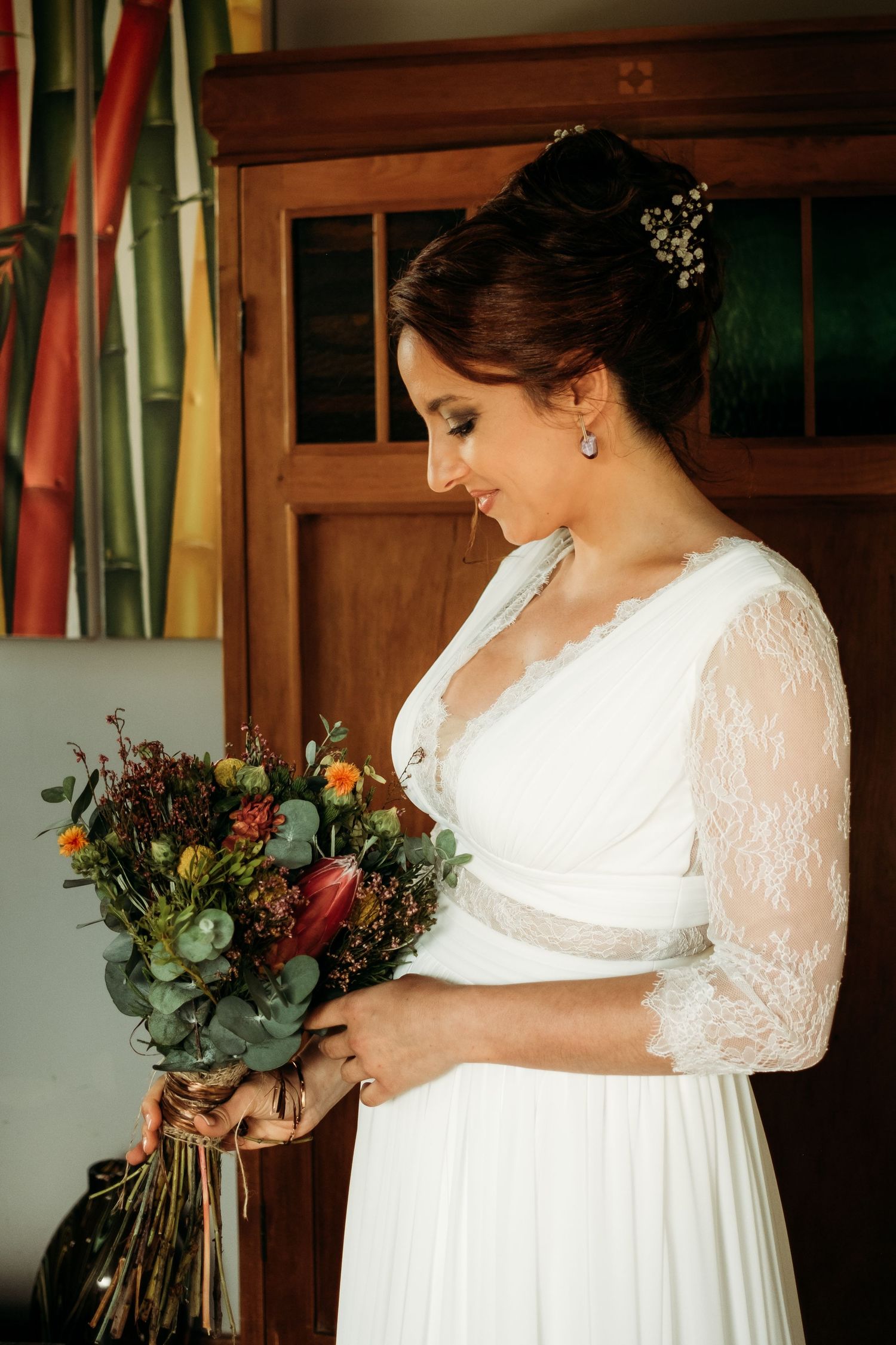 Miriam con su ramo de novia