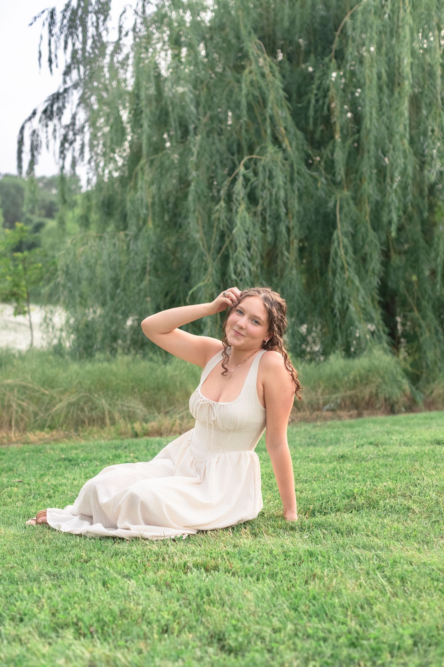 High school senior smiling during her St. Louis senior portraits at Forest Park. Authentic senior photography by Faith’s Flicks.