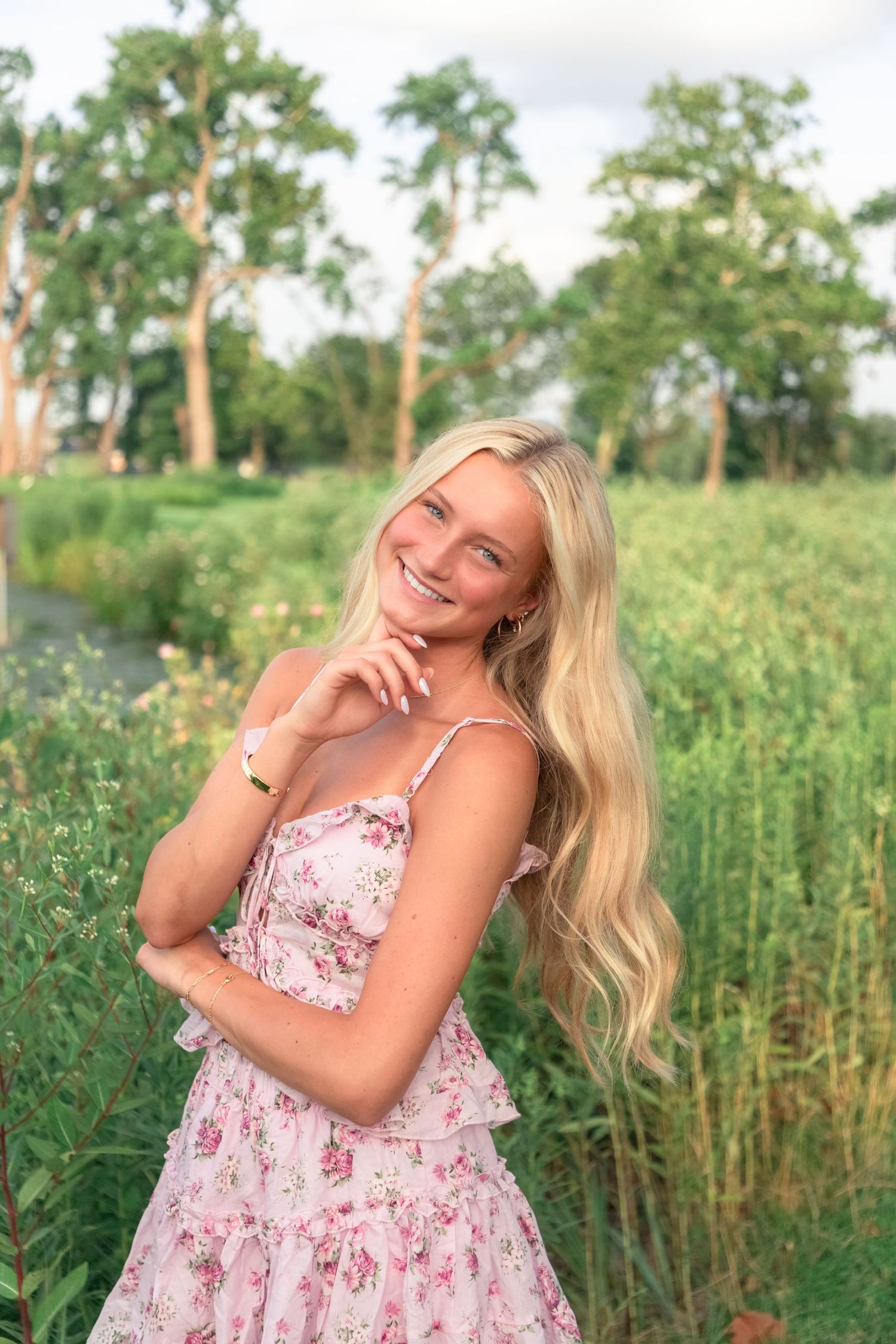 High school senior smiling during her St. Louis senior portraits at Forest Park. Authentic senior photography by Faith’s Flicks.
