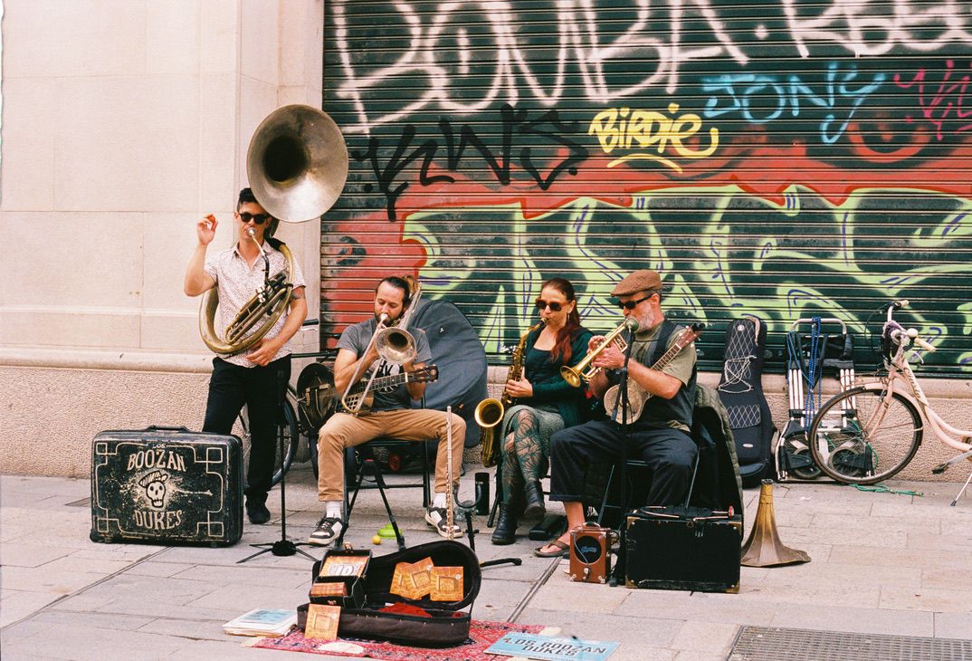 Film street travel photography in Barcelona, Spain. Film by Faith Rodriguez. Now booking travel 2027.