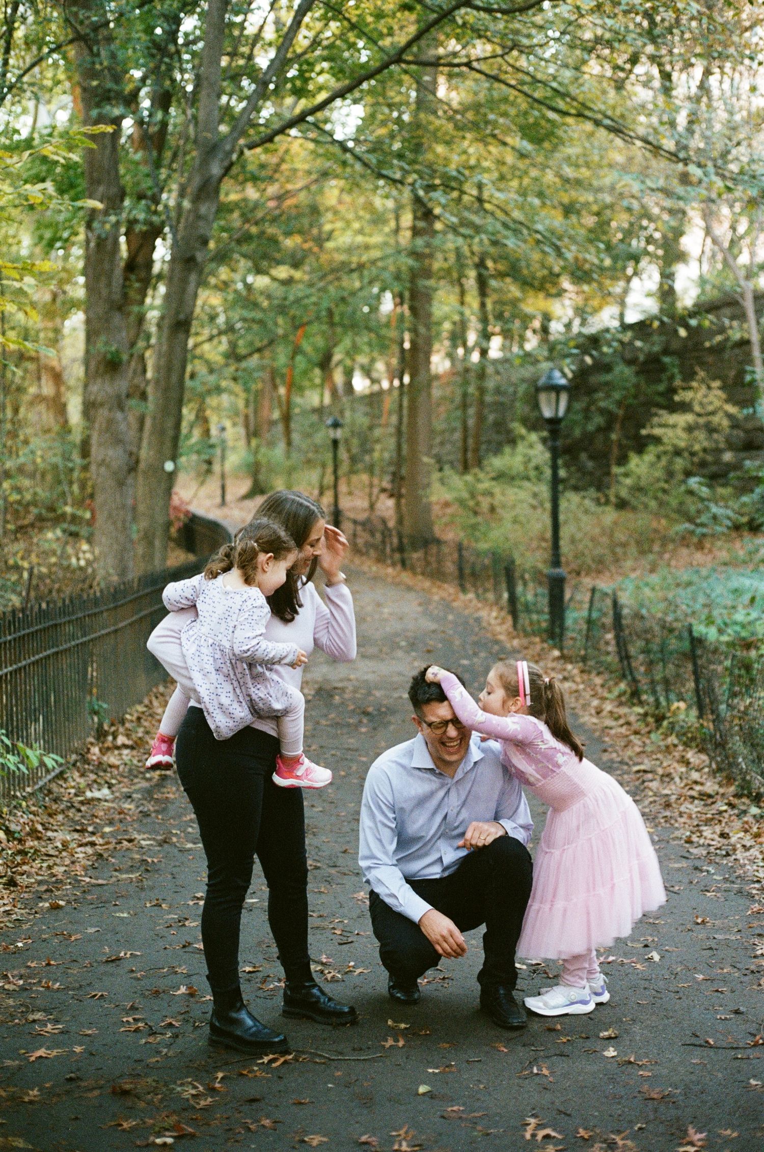 family shoot in riverside park