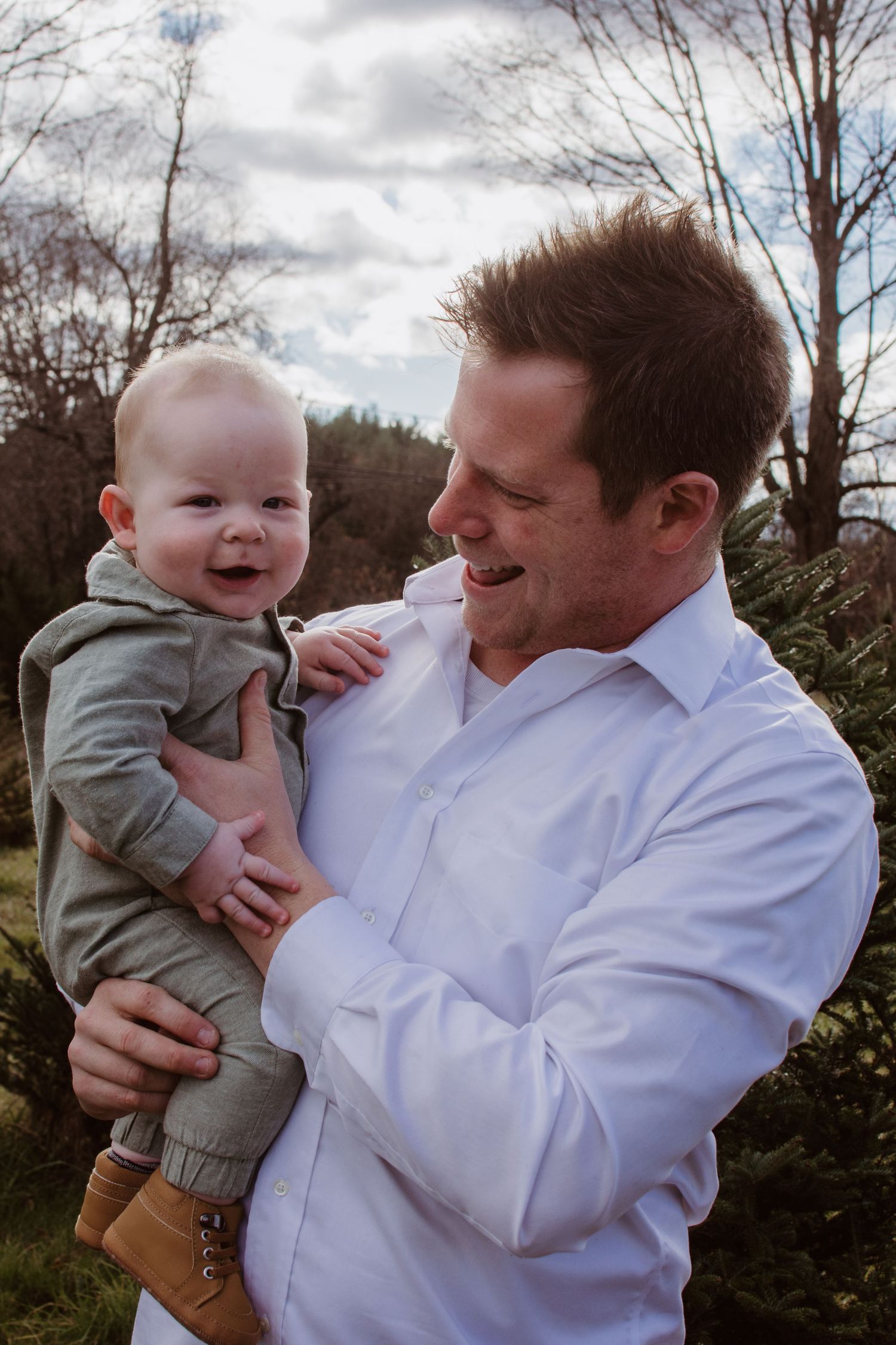 Massachusetts photography services for families, weddings portraits, headshots and pets photography traveling all over new england