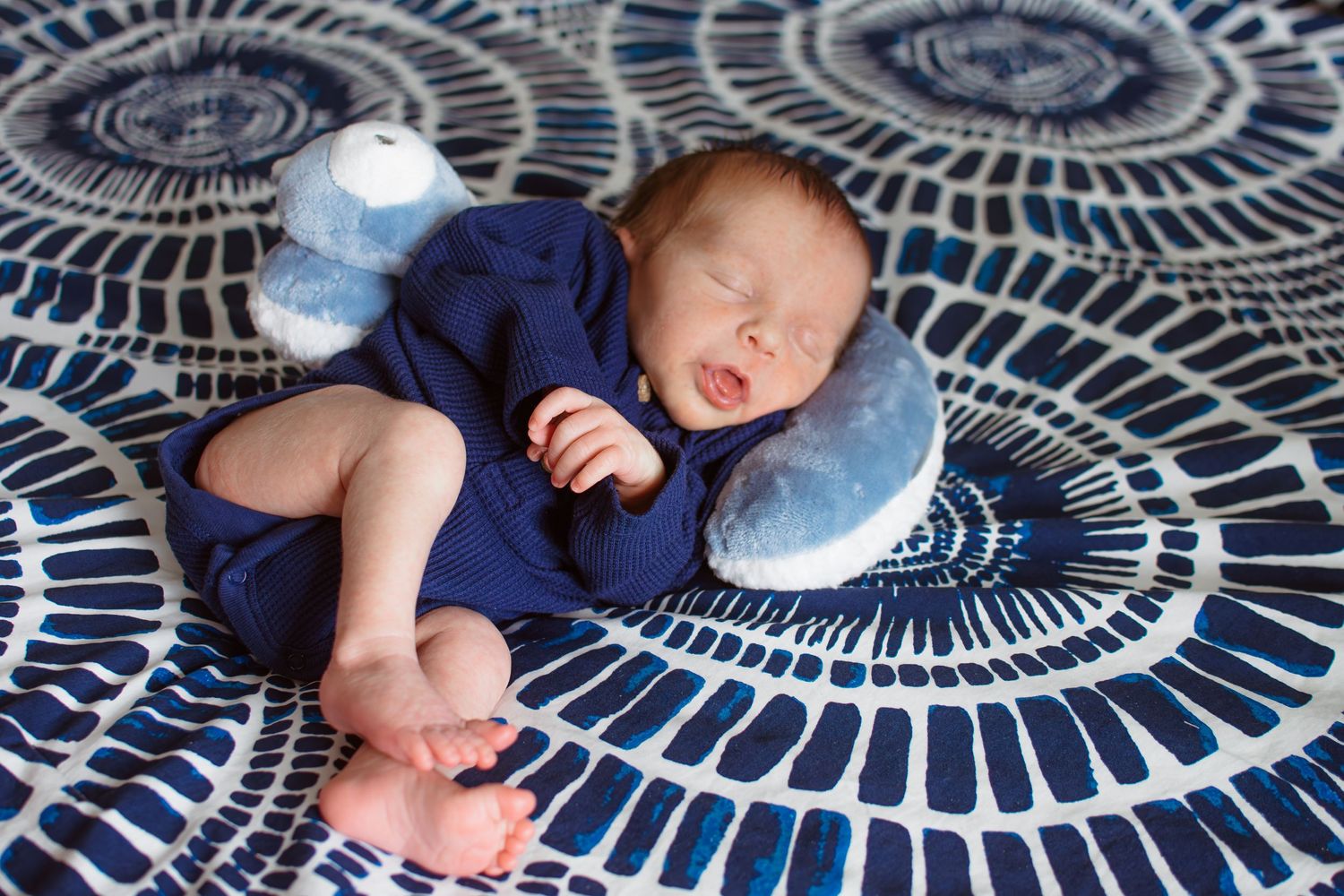 Lifestyle newborn session in MA