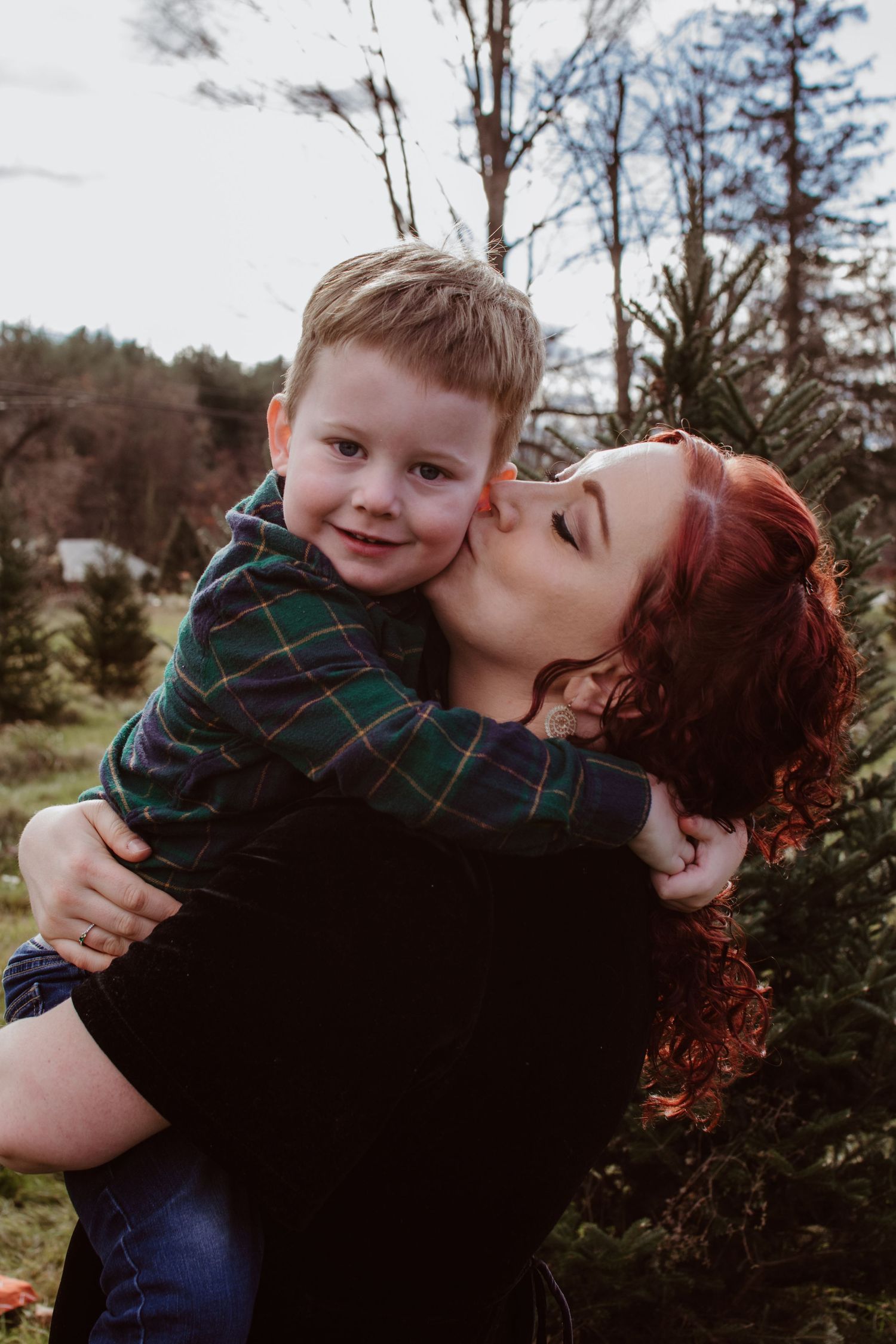 Massachusetts photography services for families, weddings portraits, headshots and pets photography traveling all over new england
