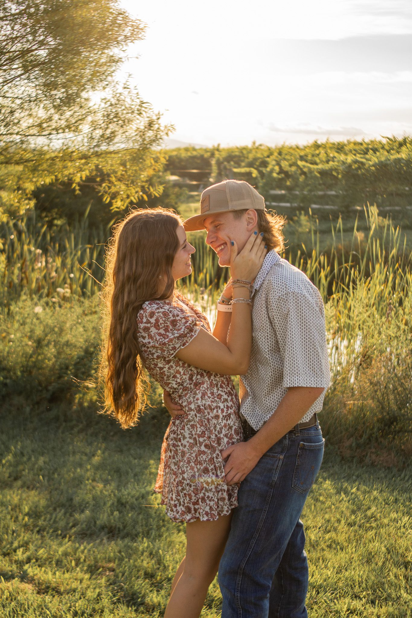 Girlfriend cups boyfriend's face for cute photo.
@addykayphotography 2025.