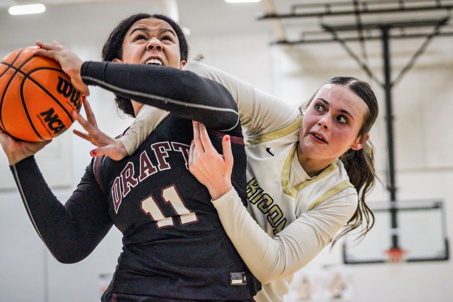 Freshman Takota Moore (#11) protecting the Draft ball.
@addykaysports 2025.