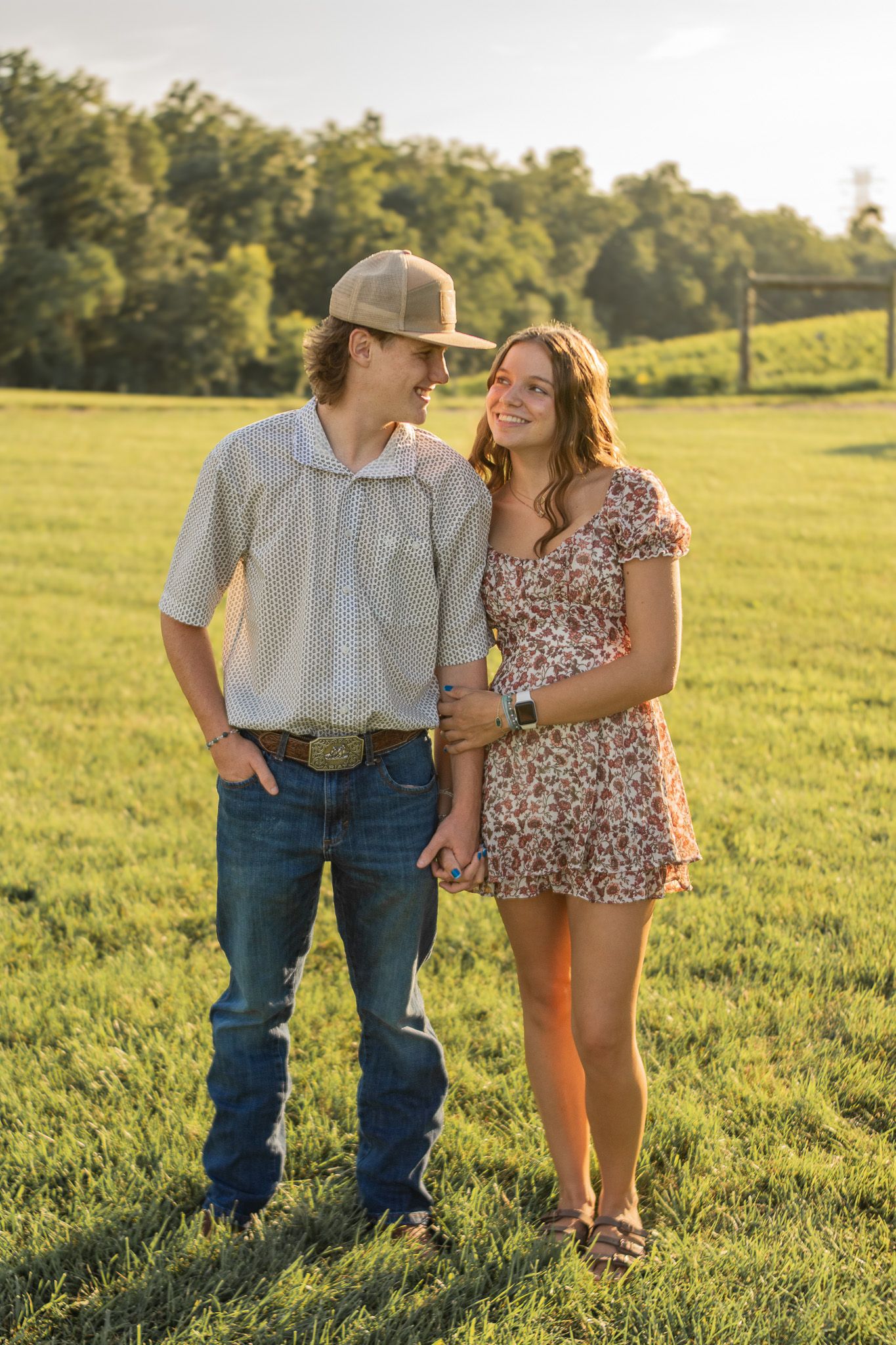 Couple locks eyes for a moment.
@addykayphotography 2025.