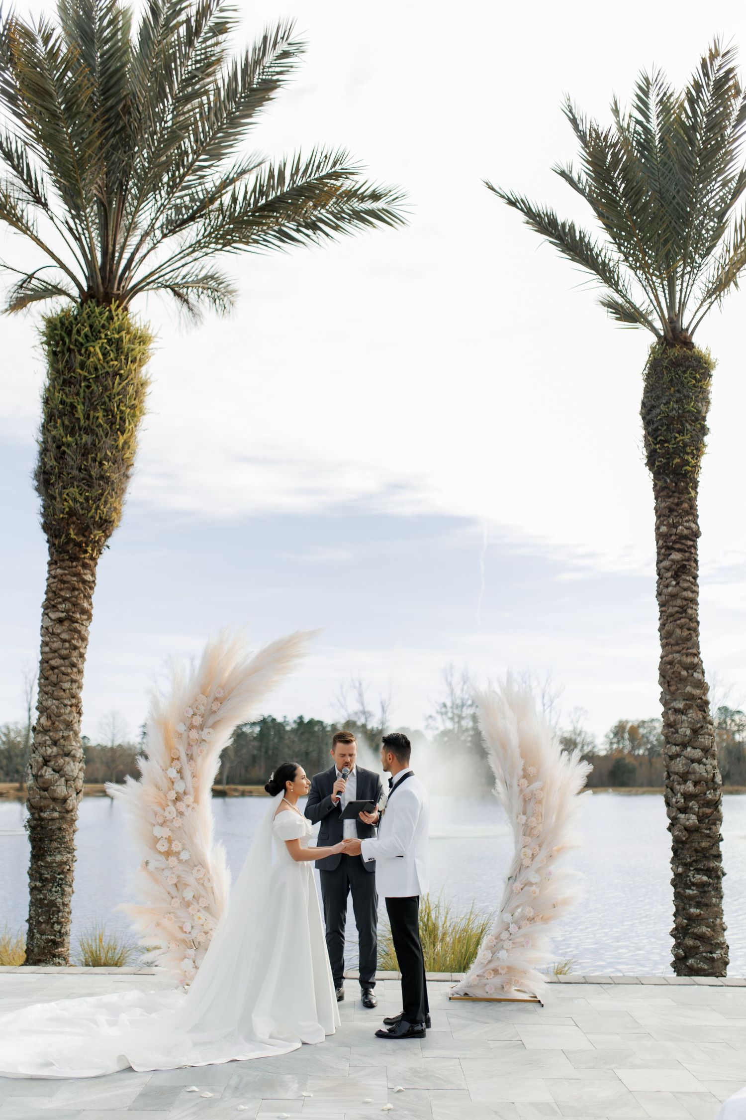 Nelly Photography: Timeless wedding and engagement photos in Jacksonville, FL. Capturing real moments and emotions of your unique love story