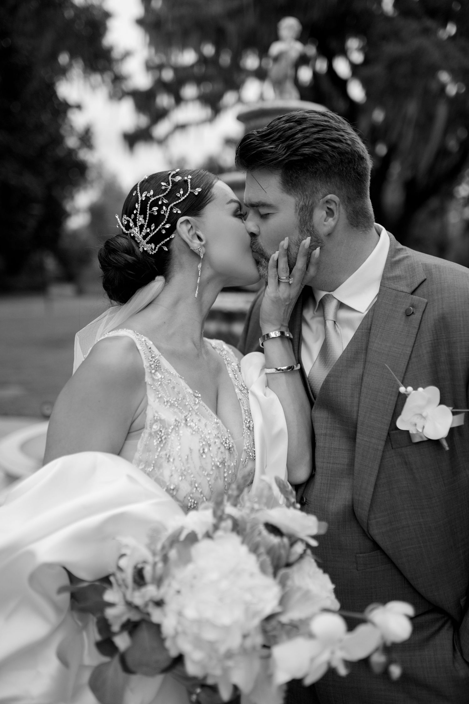 Nelly Photography: Timeless wedding and engagement photos in Jacksonville, FL. Capturing real moments and emotions of your unique love story
