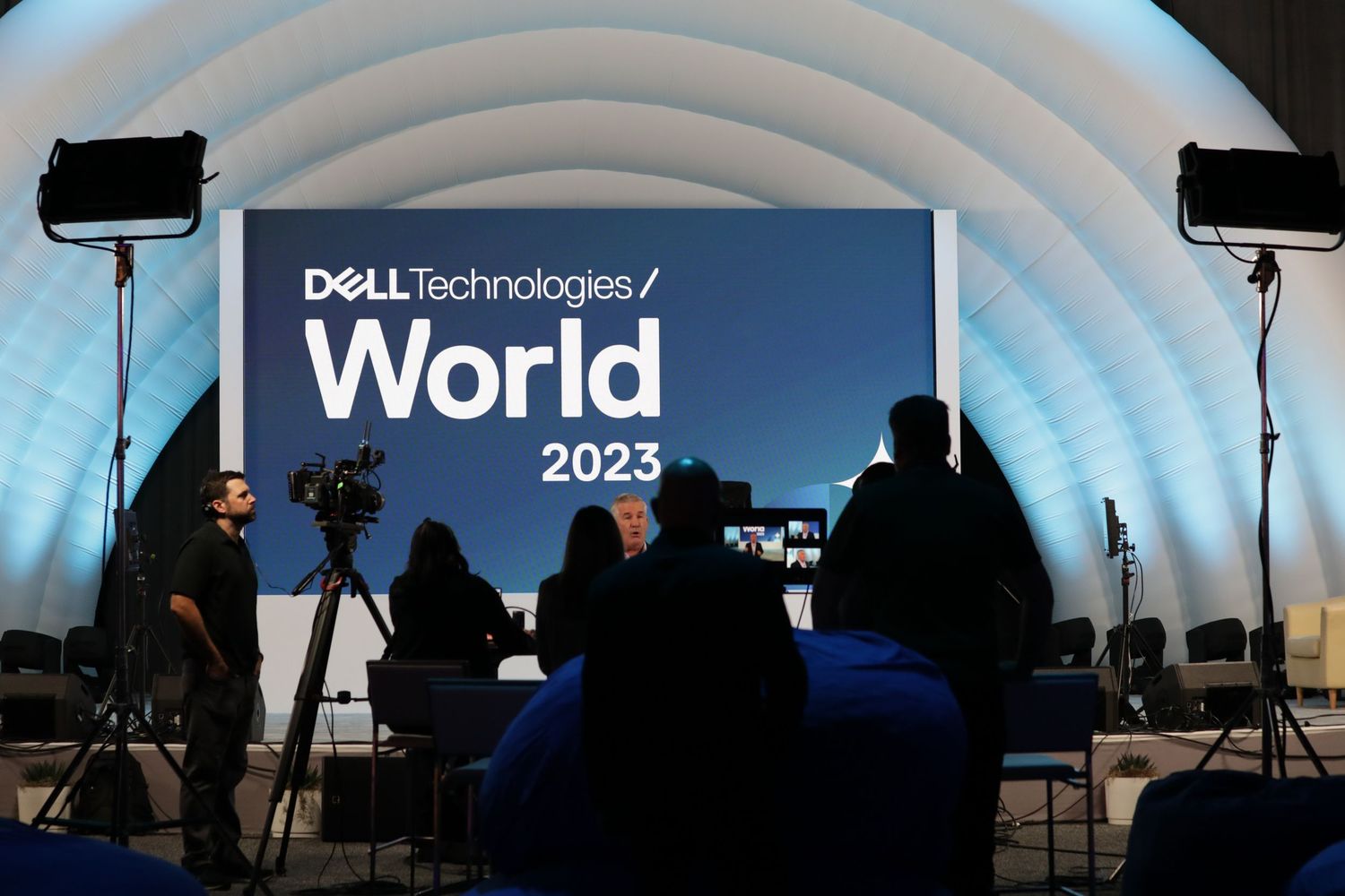 Dell Technologies World 2023 event setup with curved backdrop and lighting equipment.