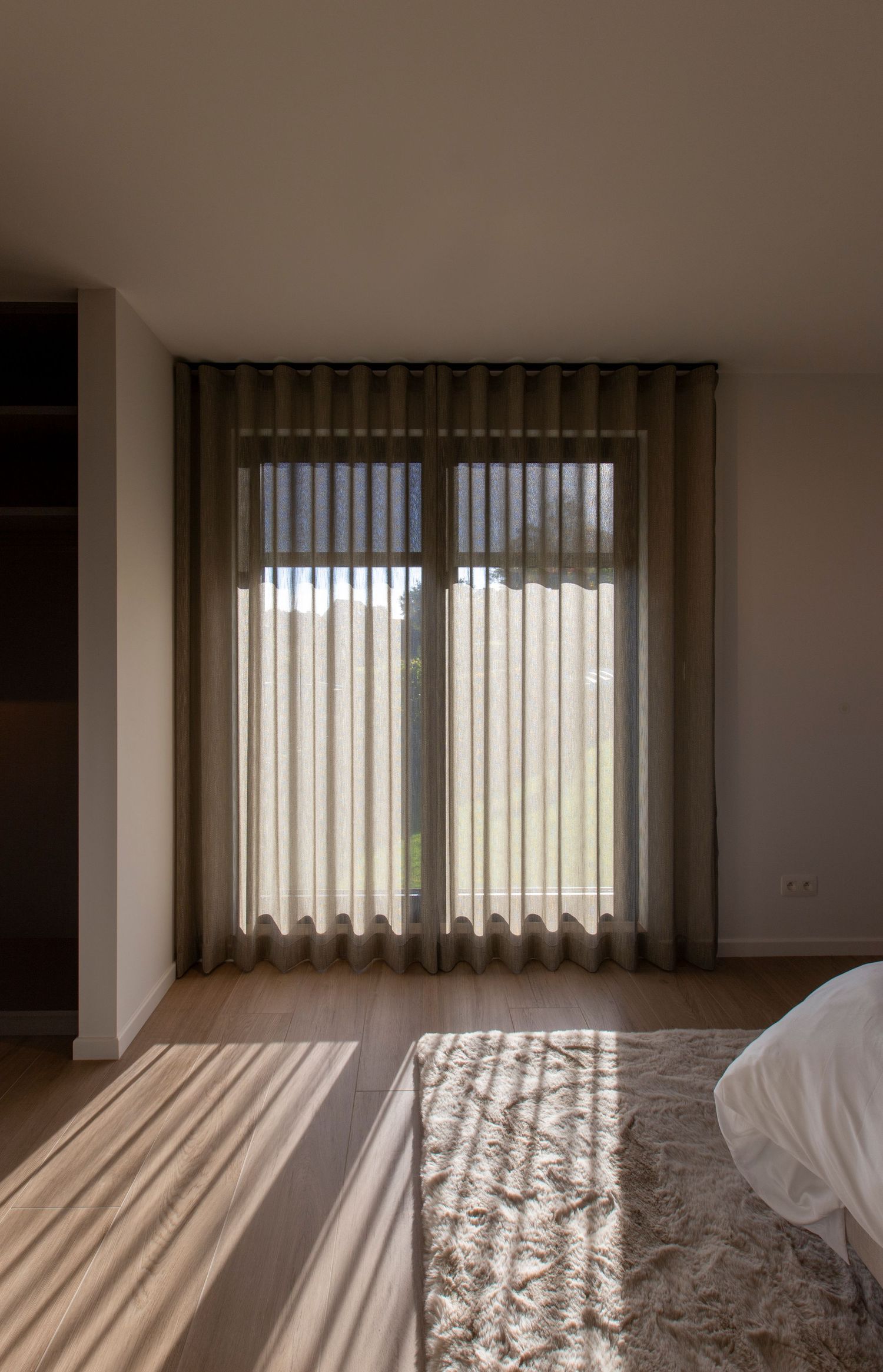 Foto van de grote slaapkamer van de kijkwoning van Stonehouse te Boutersem.