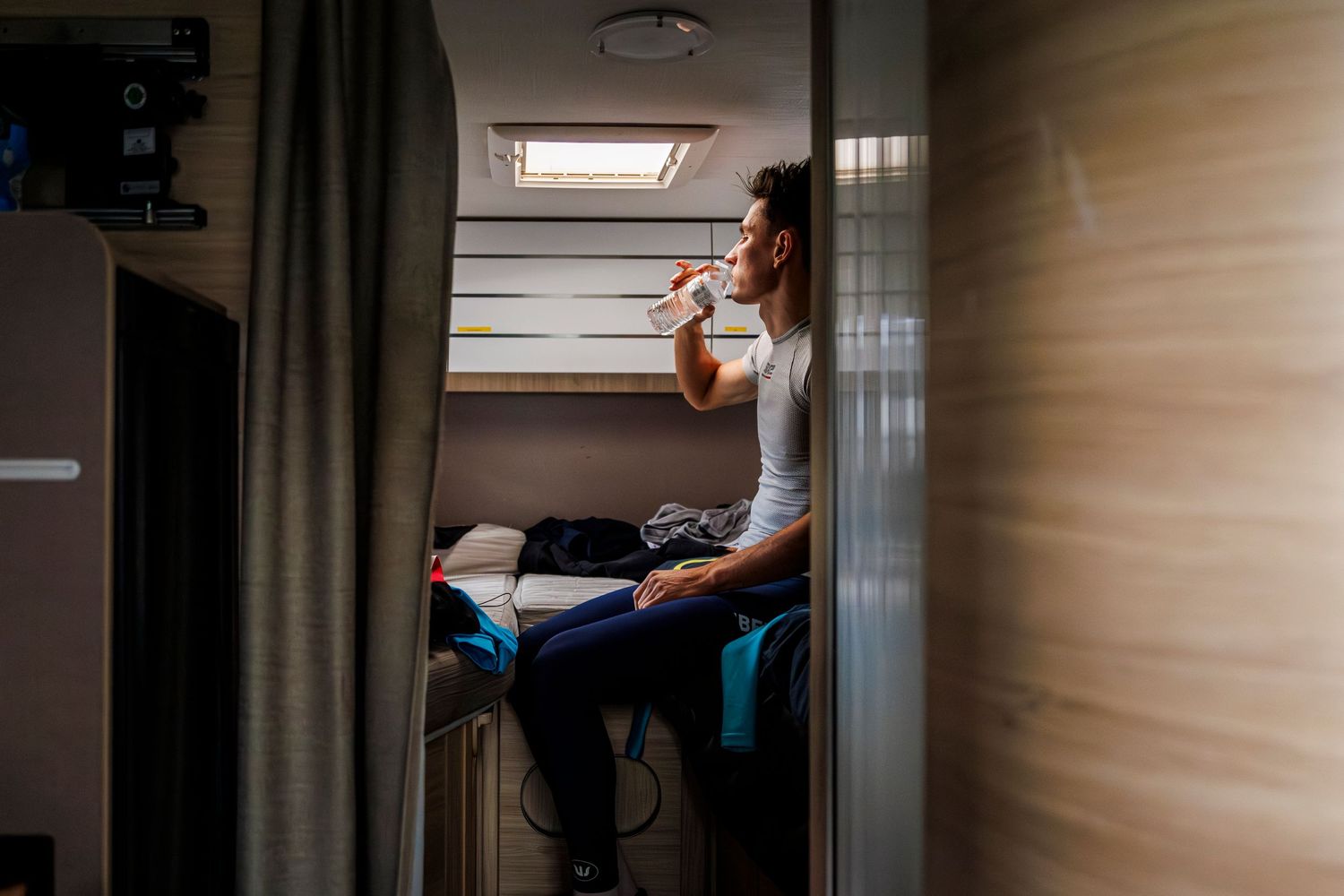 Lander Loockx during a cyclocross in the camper of TDT-Unibet.