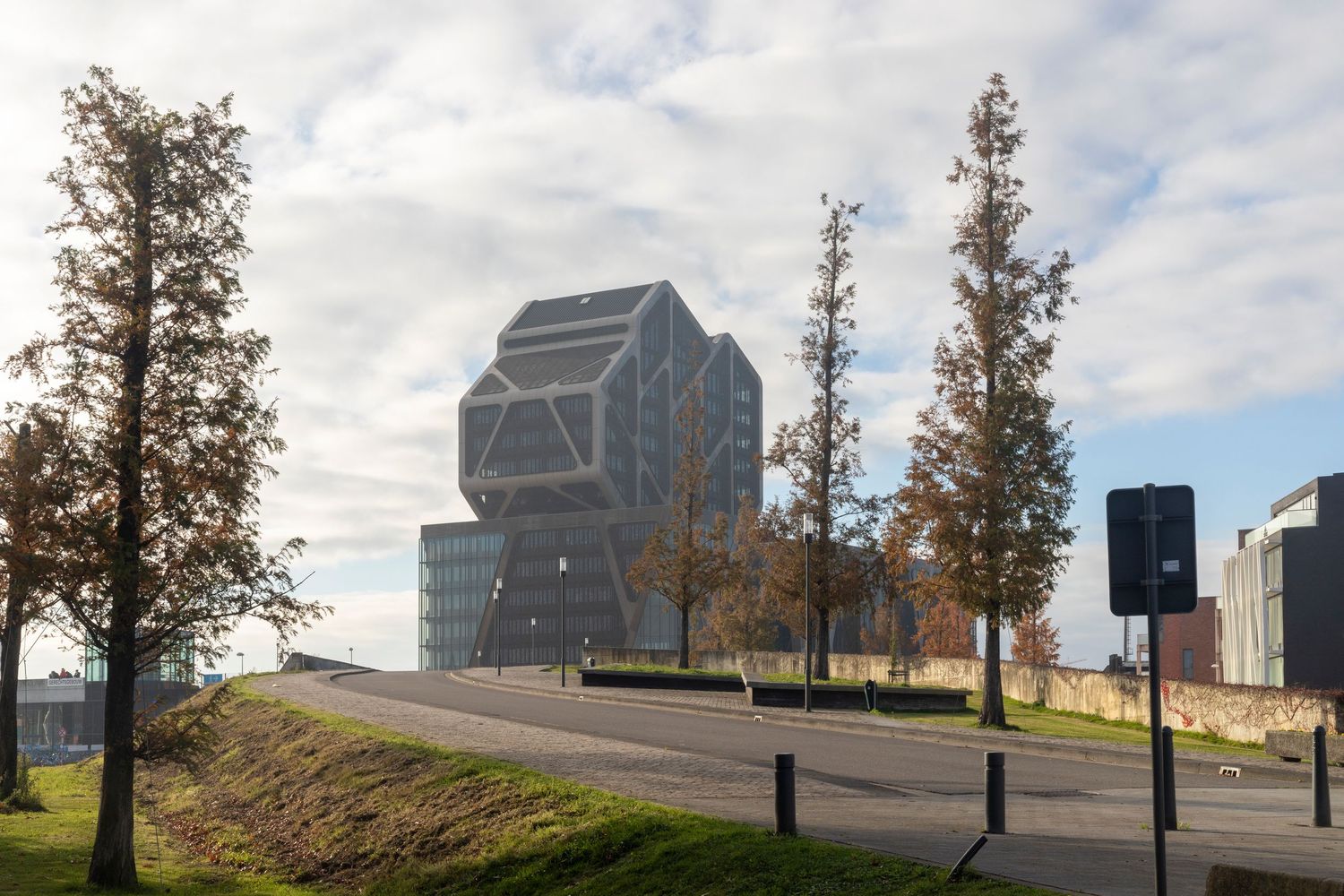 Foto van het gerechtsgebouw in Hasselt.