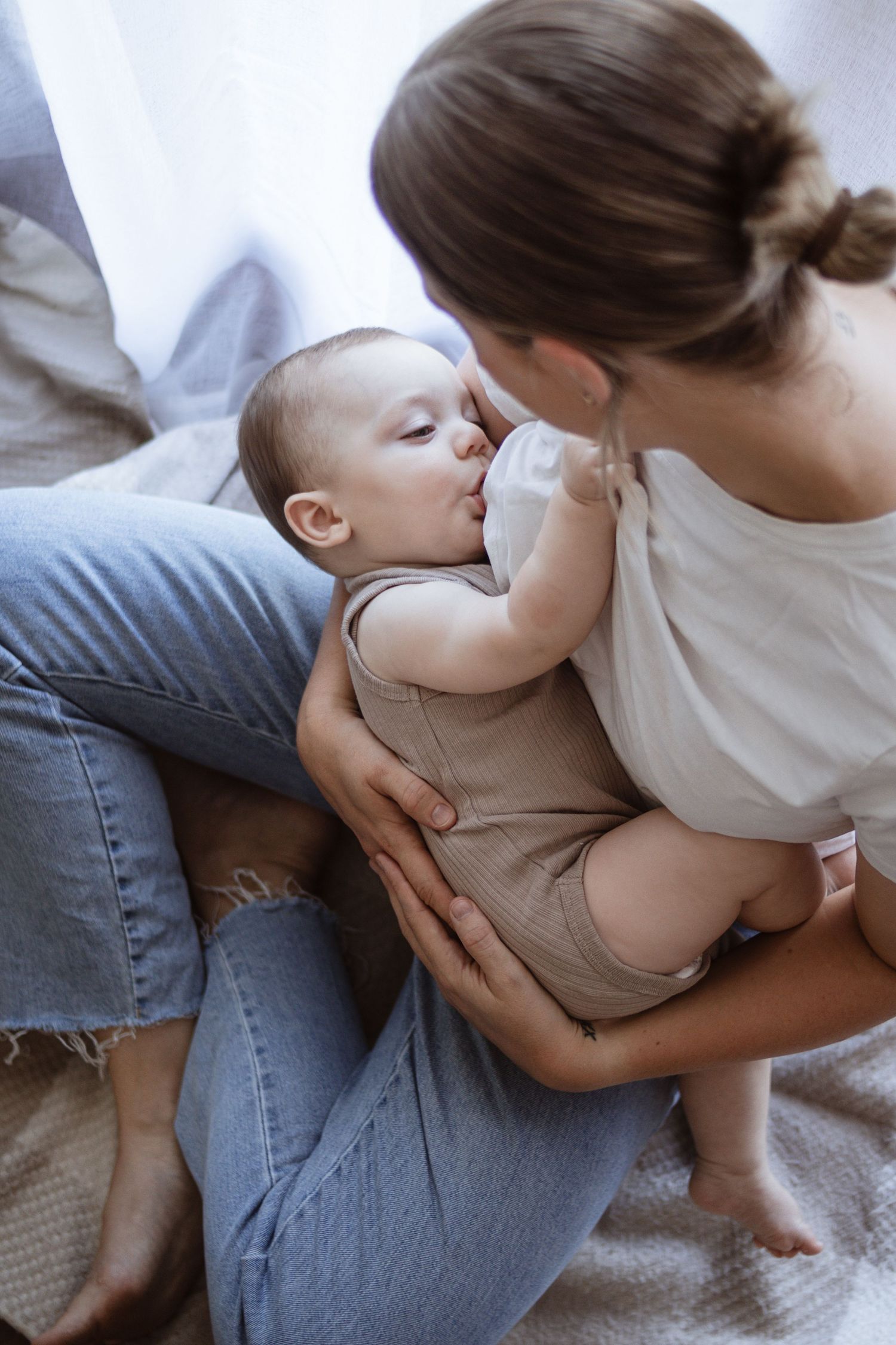 breastfeeding baby special moments photo session