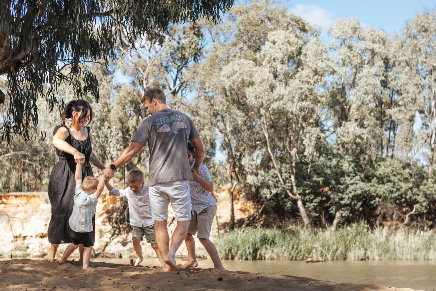 Family canid, fun photo session, banks of murray river echuca moama