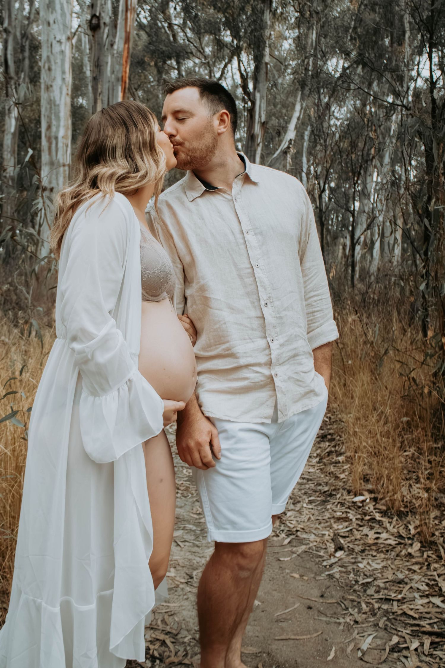 maternity photo session, couple, bushlands