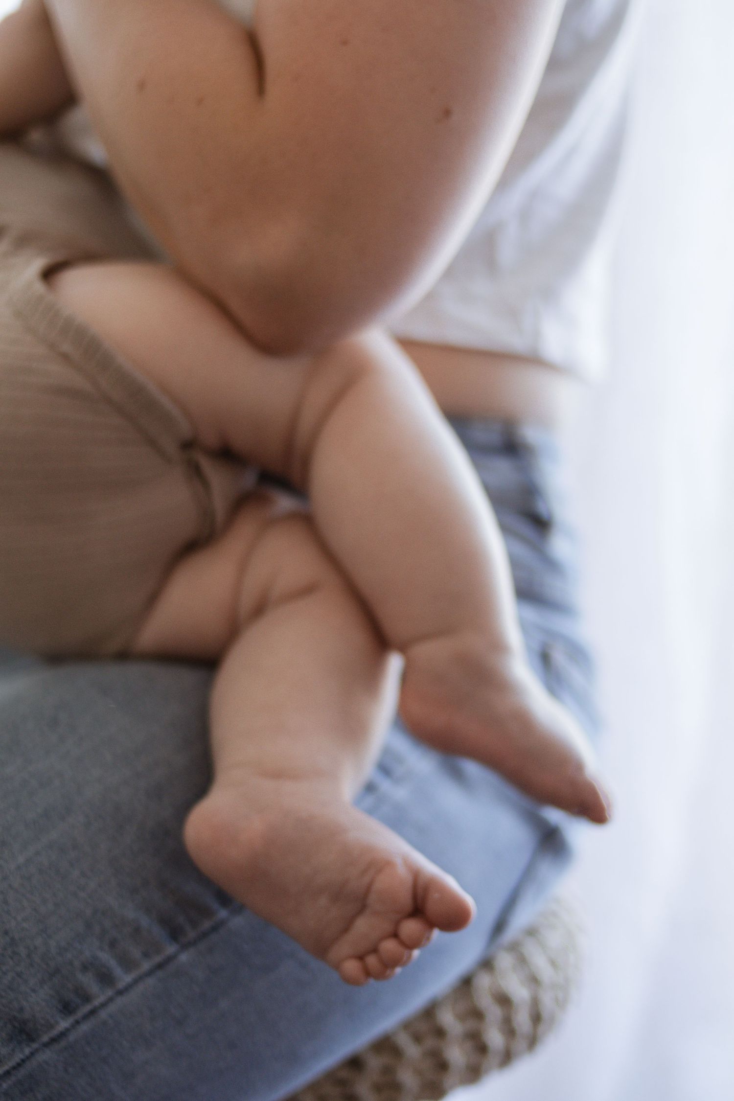 breastfeeding baby special moments photo session