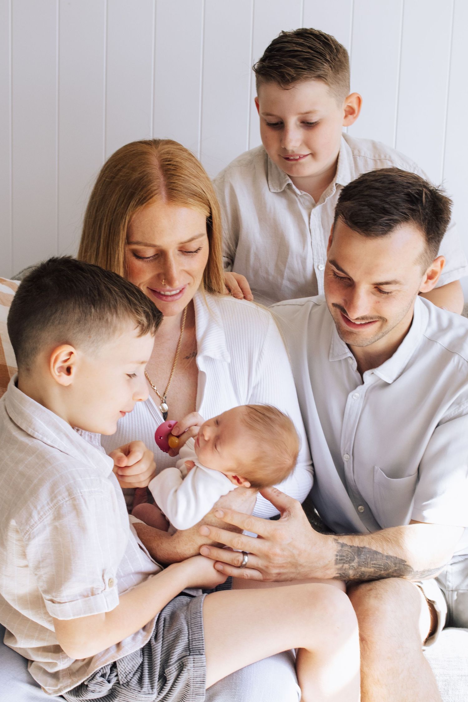 Newborn family session, candid family couch living room, natural light session