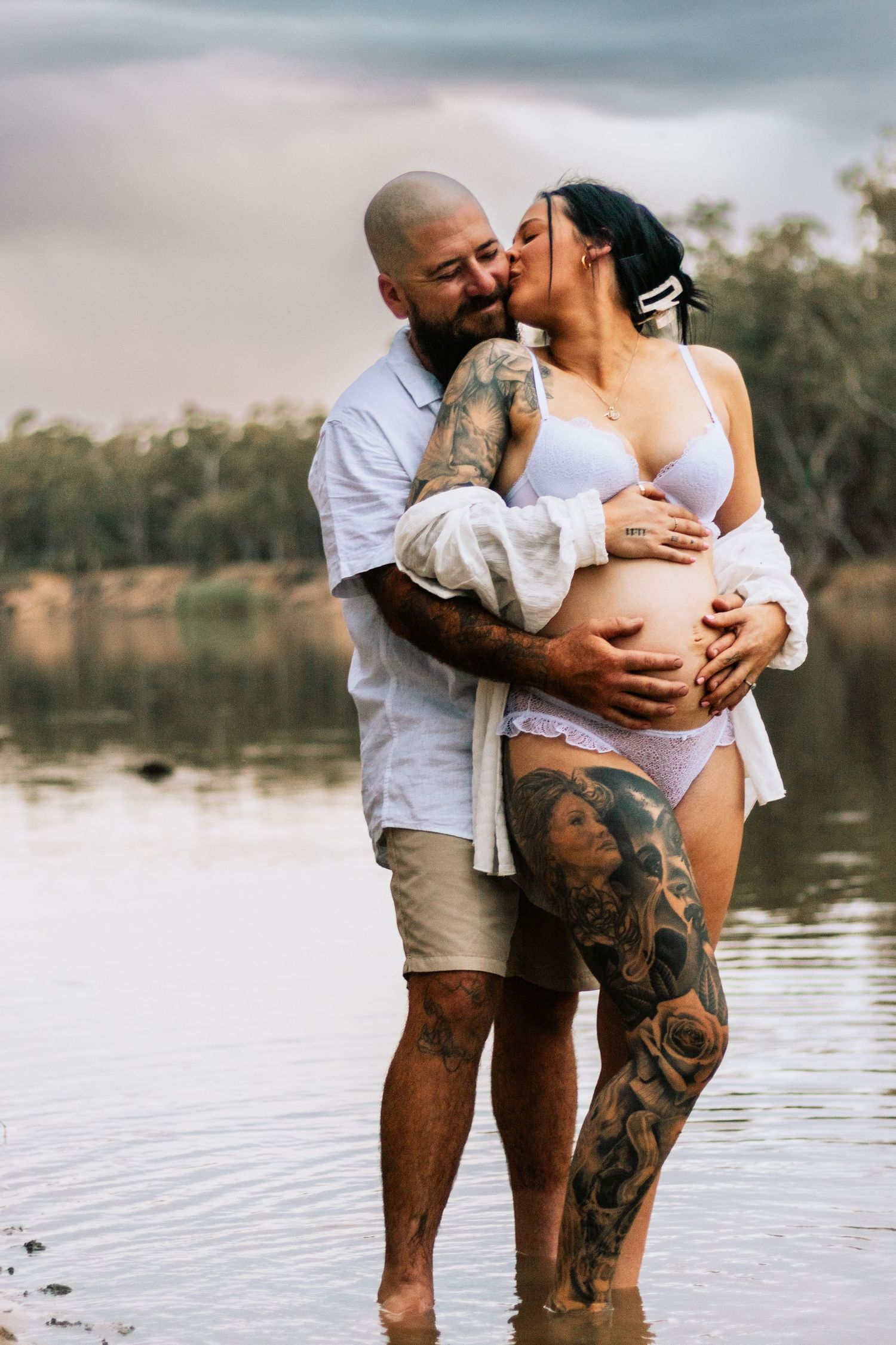 Maternity sunset evening photo session murray river echuca moama