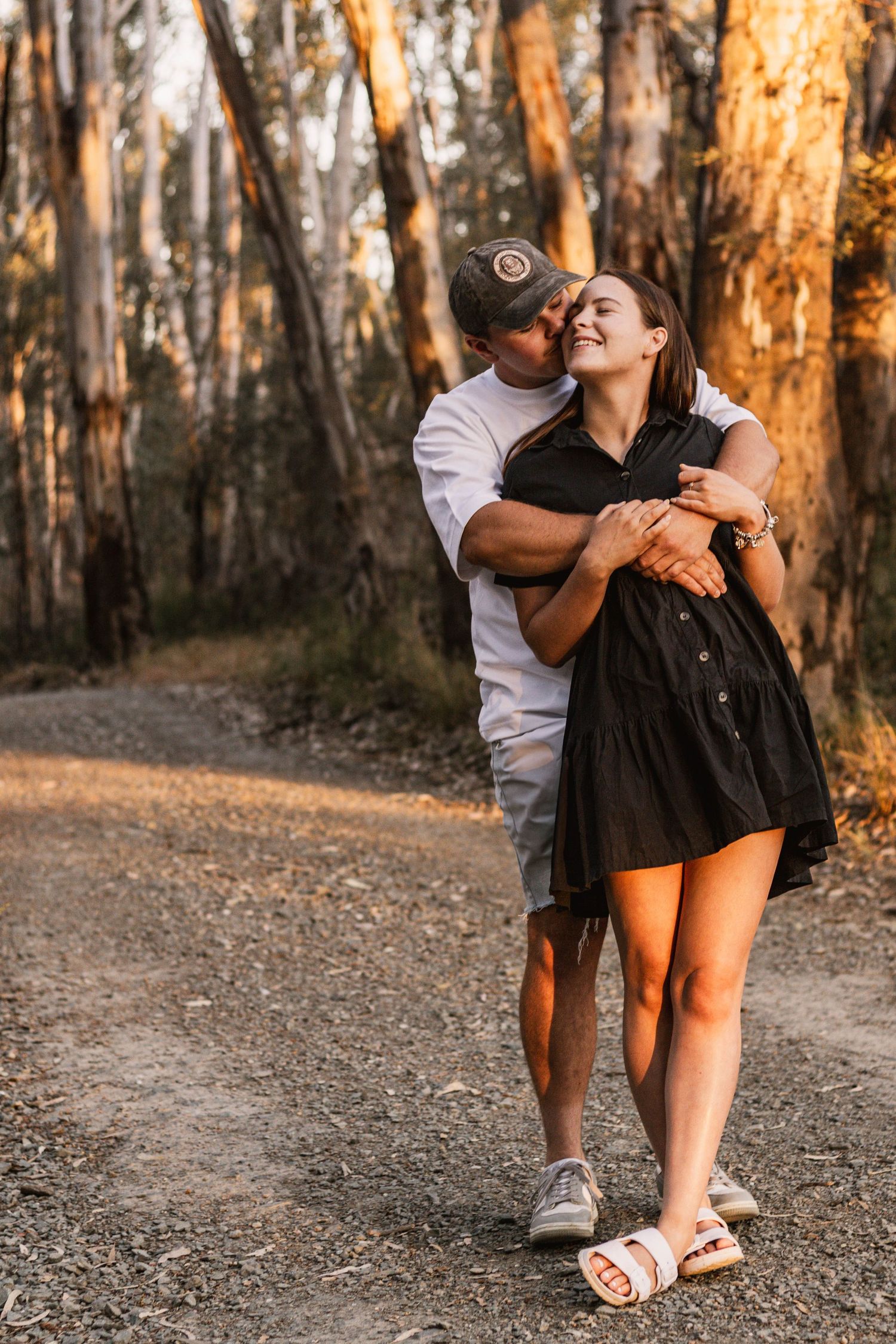 couples love intimate bushlands sunset session echuca/moama