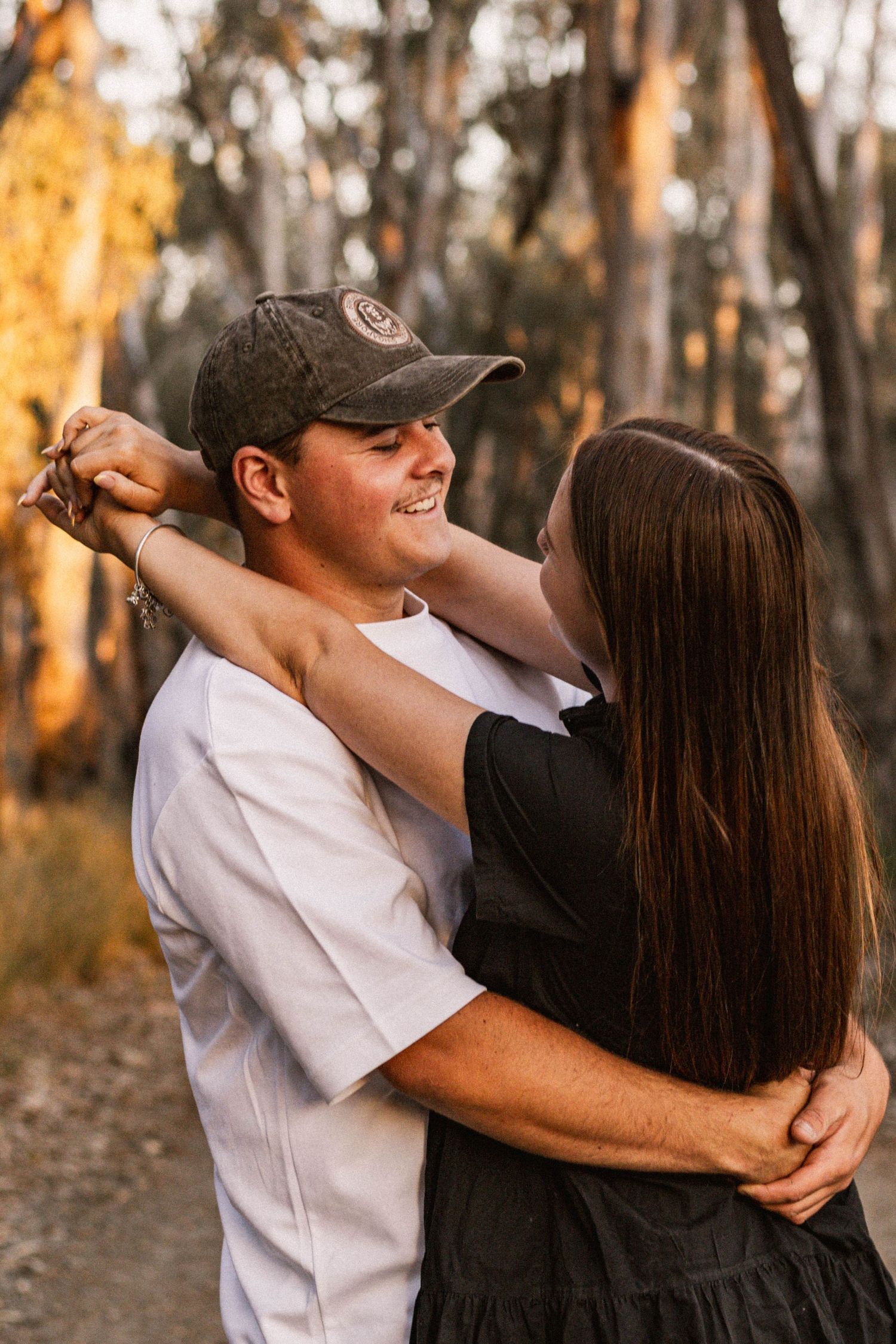 couples love intimate bushlands sunset session echuca/moama