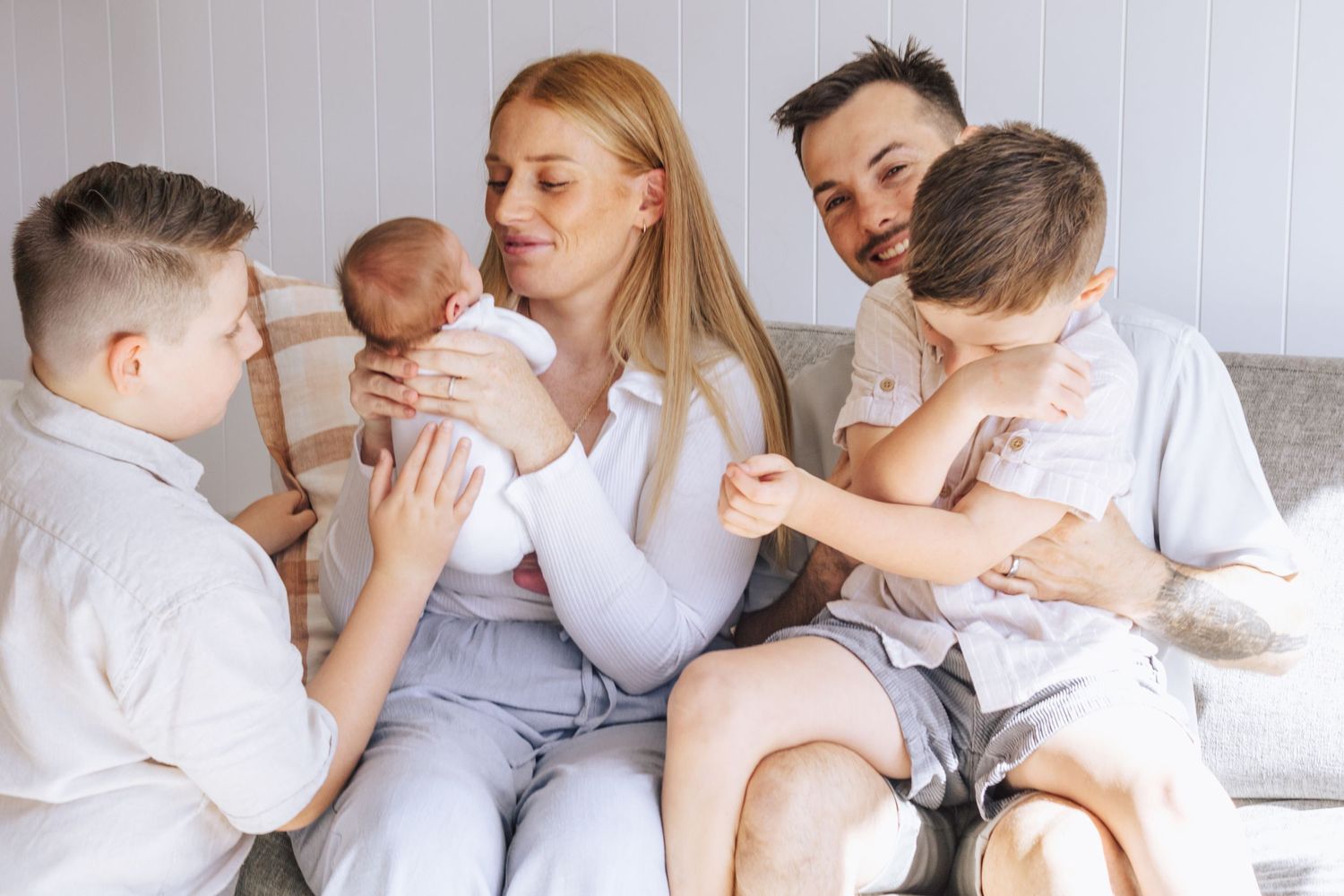 Newborn family session, candid family couch living room, natural light session