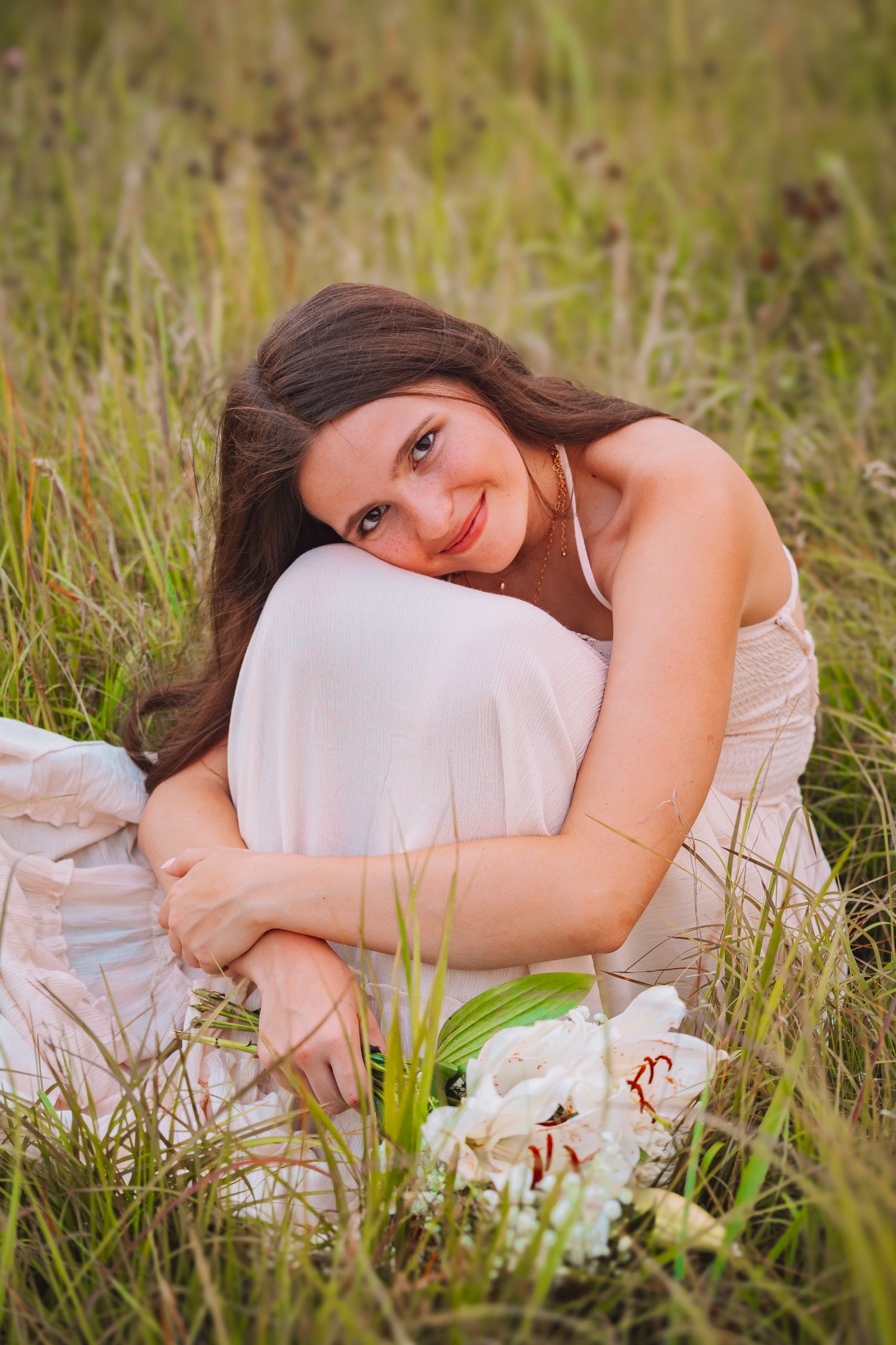 Girl Senior Photo in Topeka, KS. Fall, Cedar Crest, Governor's Mansion.