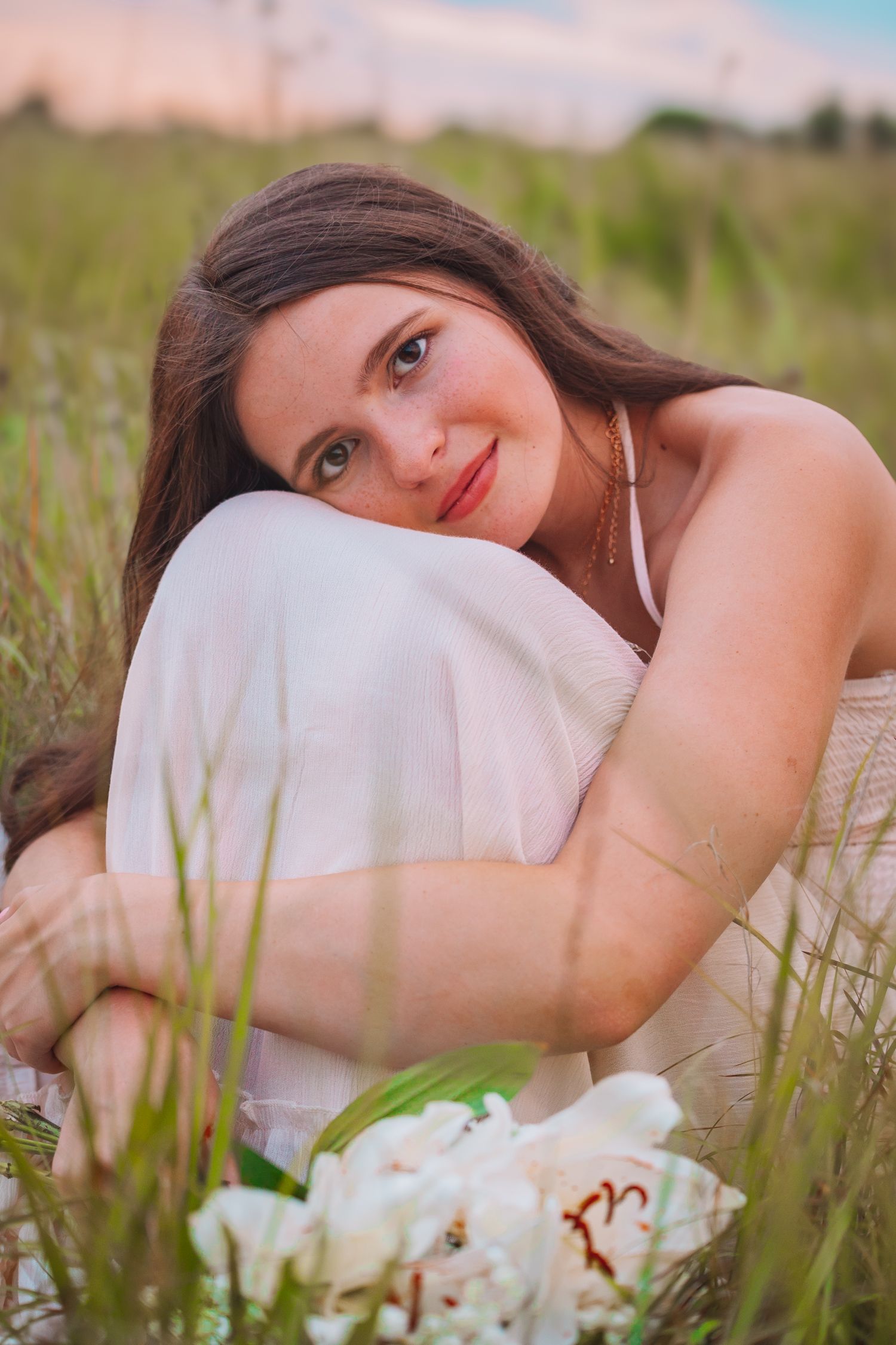 Girl Senior Photo in Topeka, KS. Fall, Cedar Crest, Governor's Mansion.