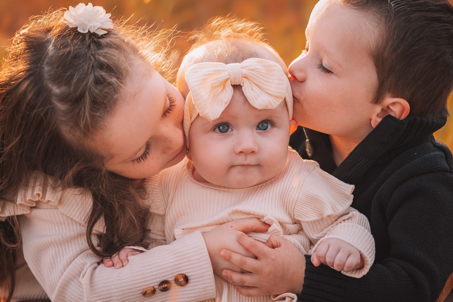 Sweet Family Photo of parents and little children in fall. Topeka, KS  at the Governor's Mansion, Cedar Crest.
