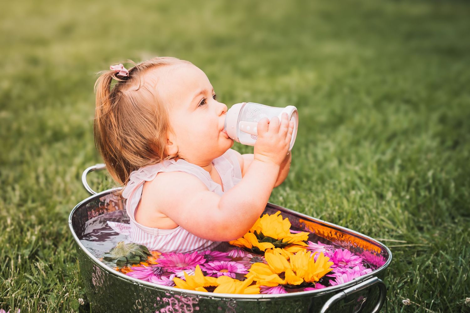 Toddler Bath Flowers Topeka KS Abeni Rene Photography Ward Meade Park