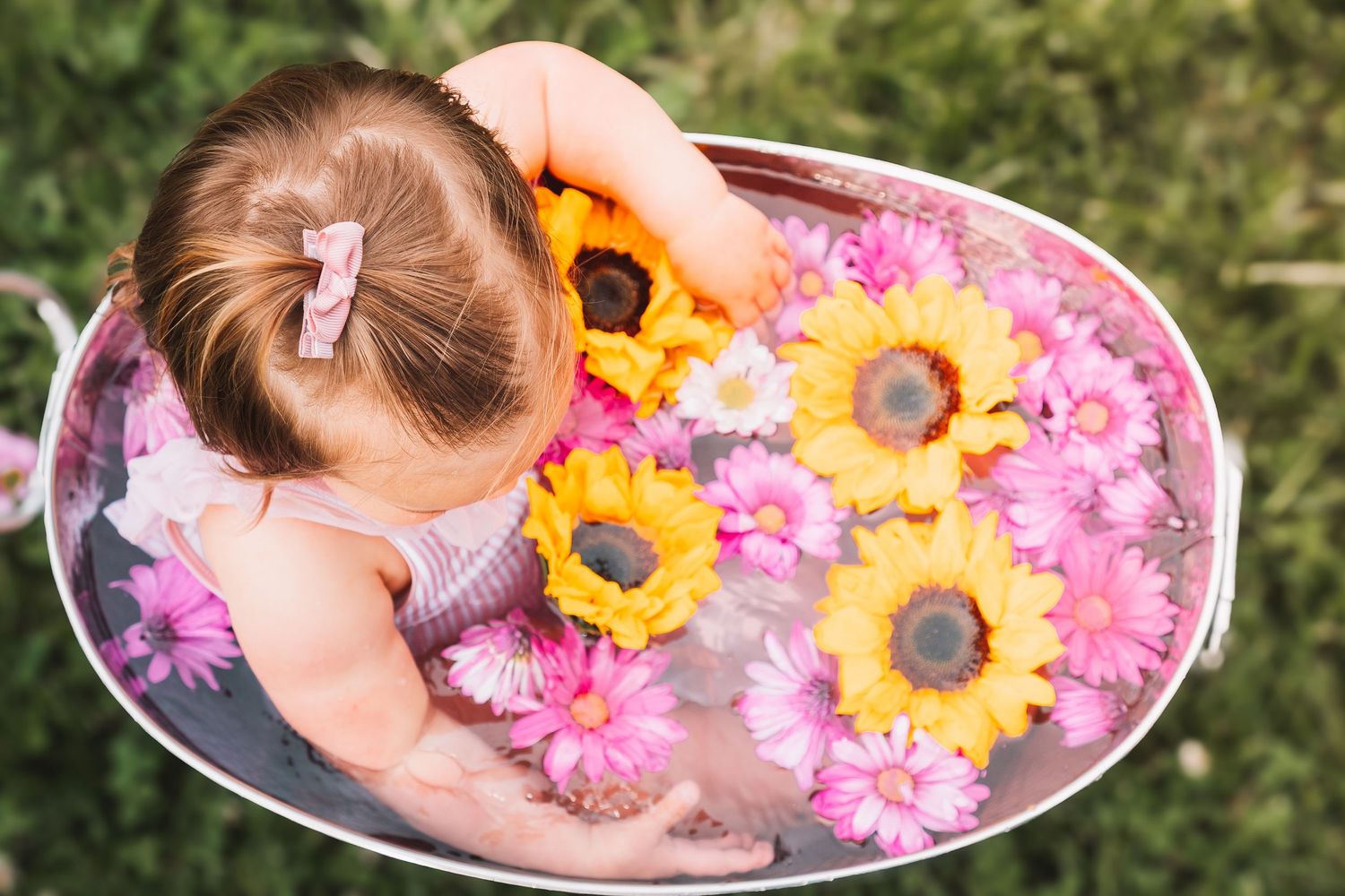Toddler Bath Flowers Topeka KS Abeni Rene Photography Ward Meade Park