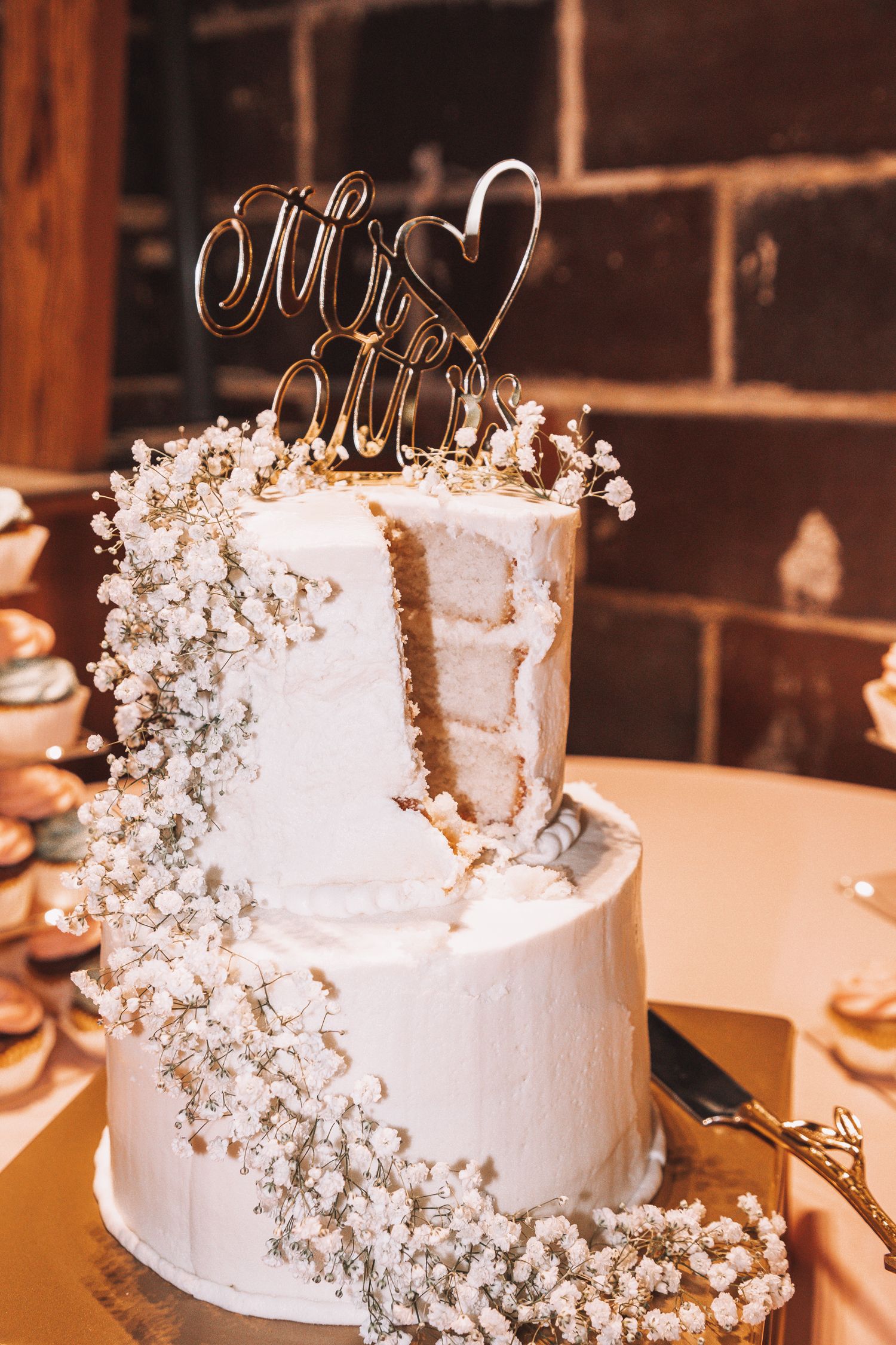 Wedding Details Sentimental in Topeka, Kansas at the Brownstone.  Wedding Cake.