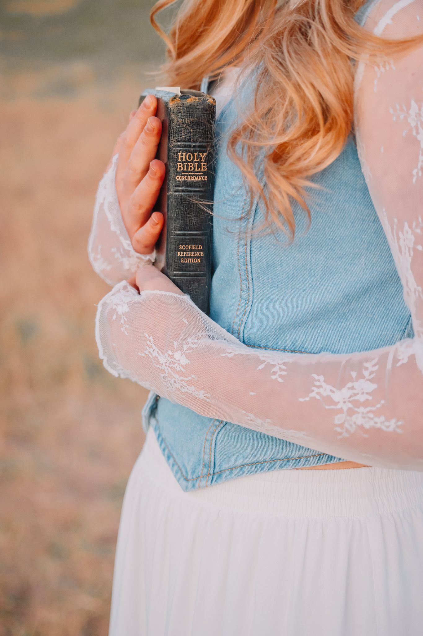 Senior Photos girl Topeka KS Topeka with Bible
