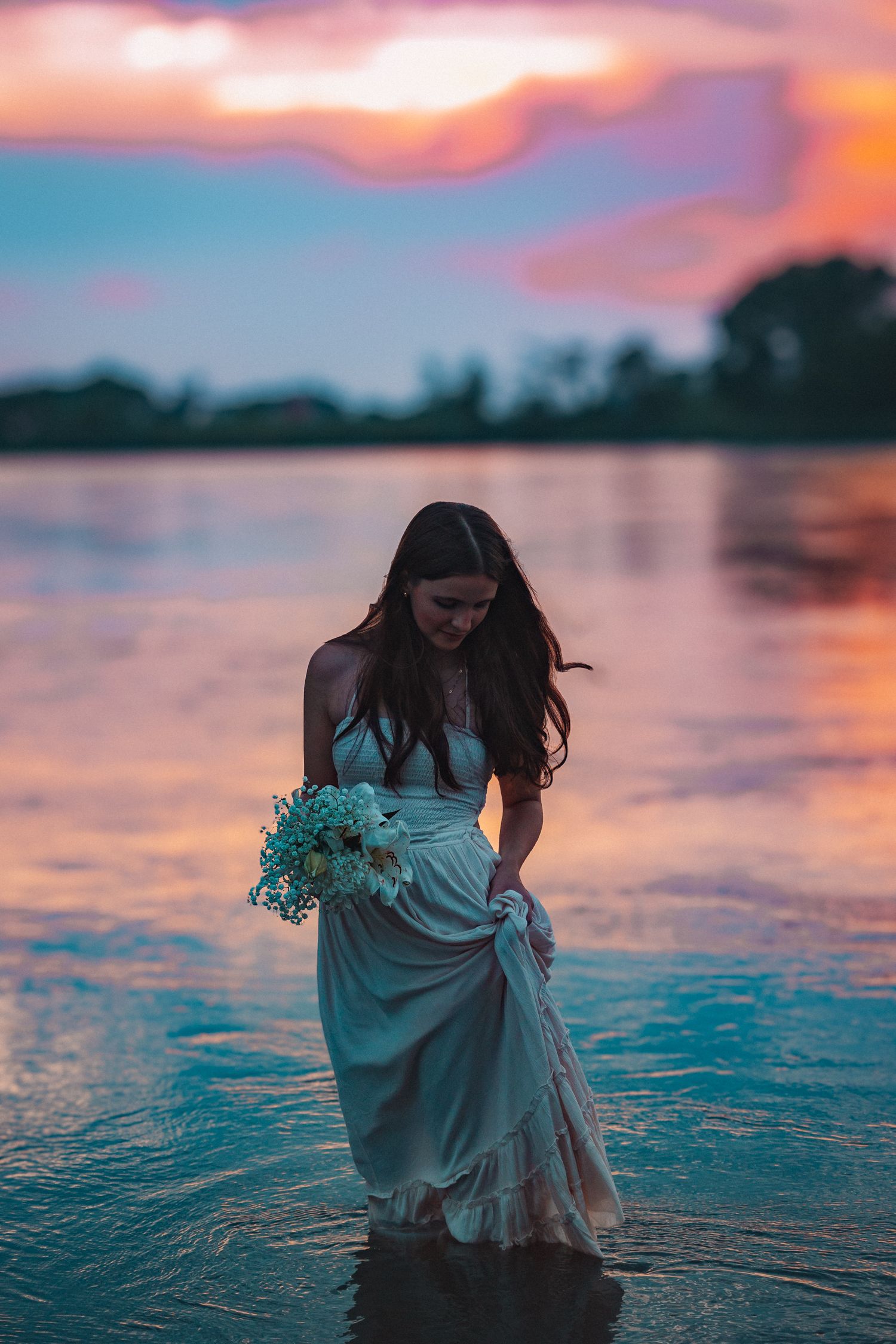 Girl Senior Photo in Topeka, KS. Fall, Cedar Crest, Governor's Mansion In water. Kaw Valley State Park.